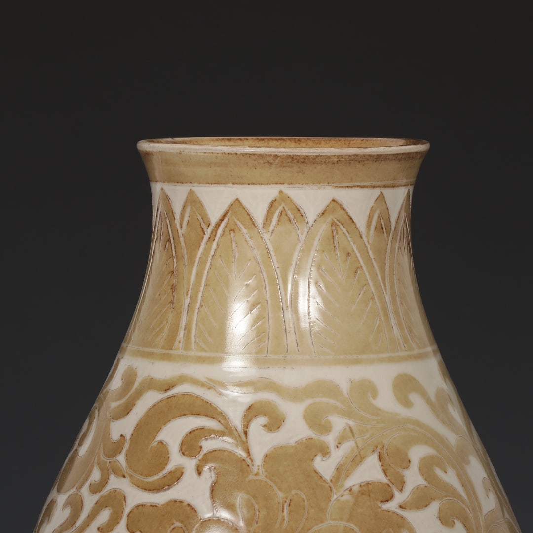 An Exquisite Ding yao Lotus Pattern Vase - 2
