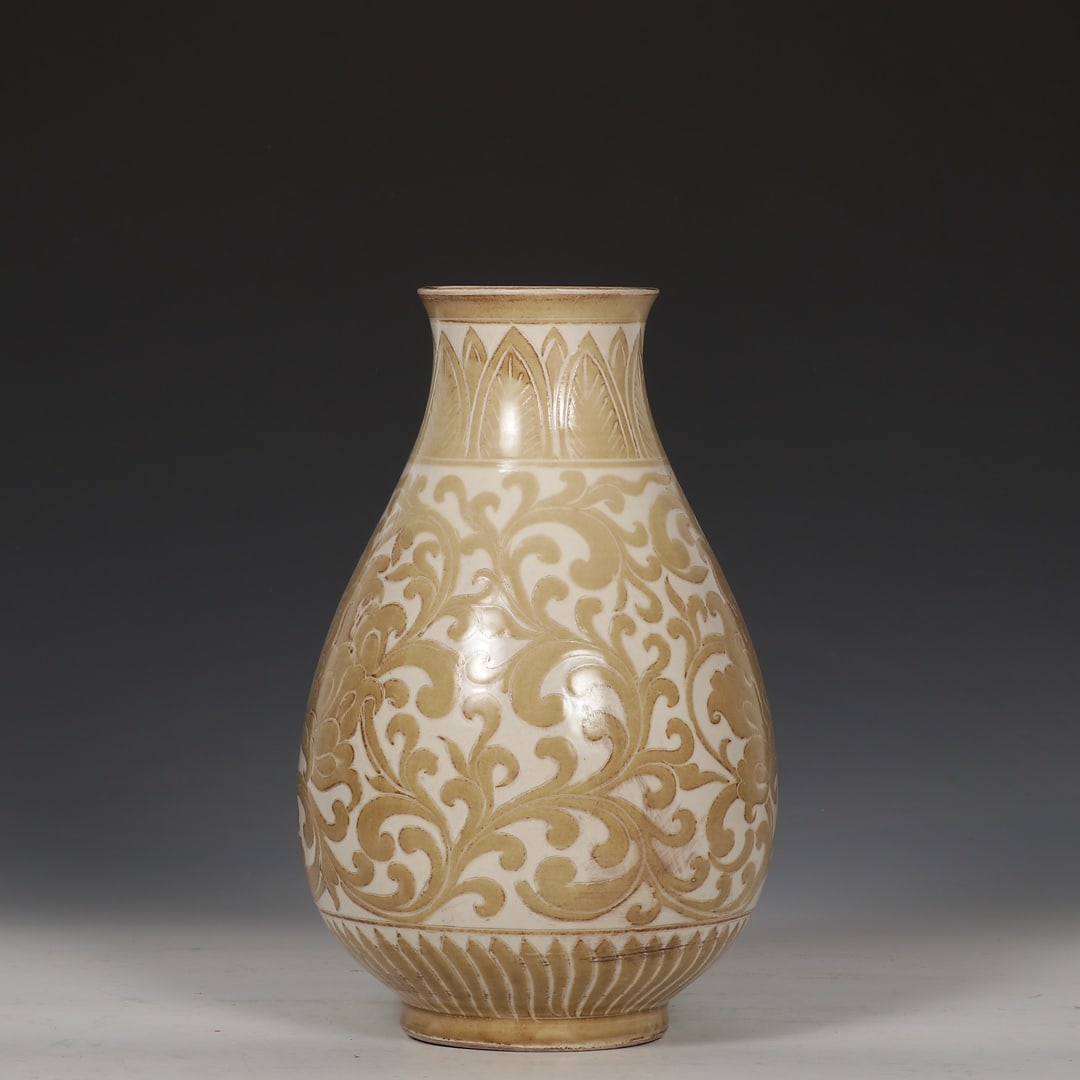 An Exquisite Ding yao Lotus Pattern Vase - 4