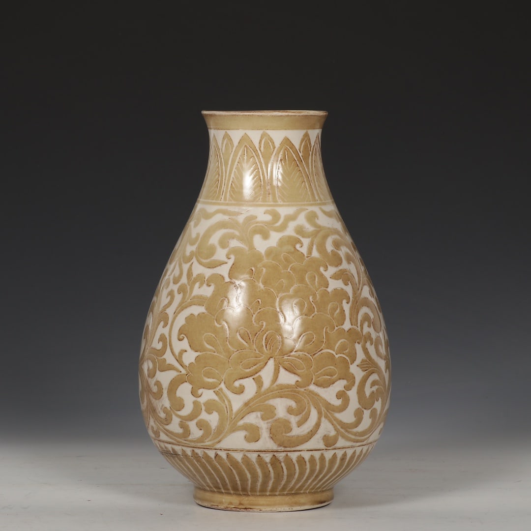 An Exquisite Ding yao Lotus Pattern Vase - 6