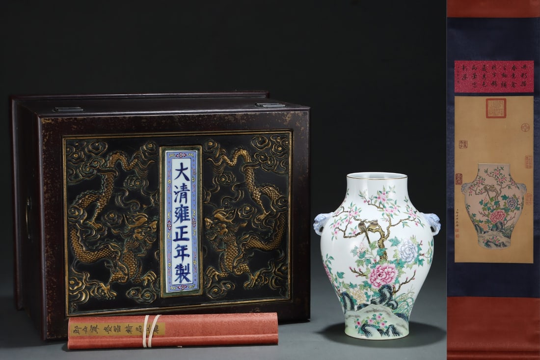 An Exquisite Famille-Rose Painted Gold Flower and Bird Pattern with poem Double-Ears Vase: An Exquisite Famille-Rose Painted Gold Flower and Bird Pattern with poem Double-Ears Vase Qing Dynasty, China Yongzheng Six-character Mark Without frame Size:24.8inx11.8in Size:11.3inx9.1in粉