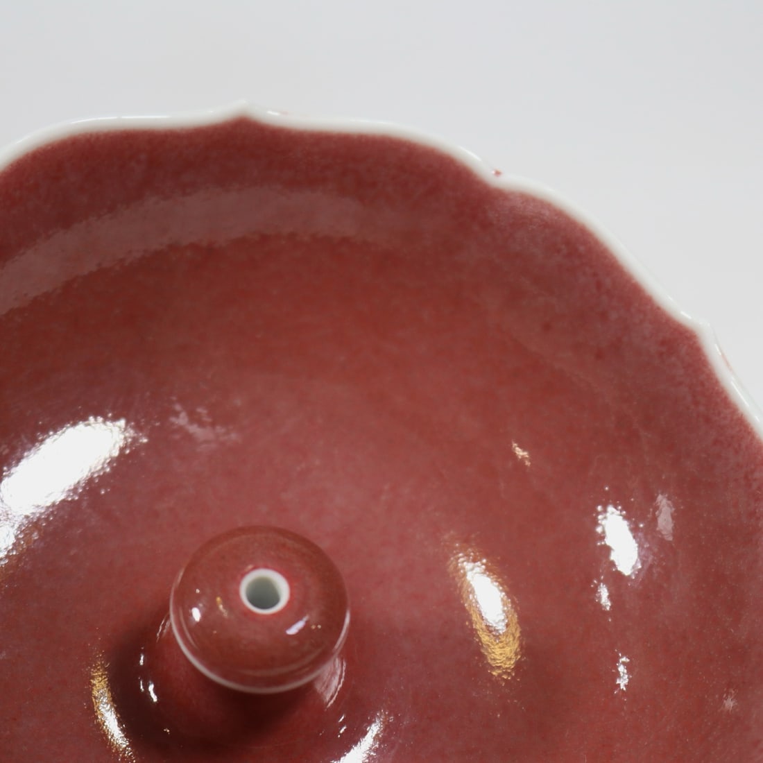 An Exquisite PeachBloom-Glazed Candlestick - 4