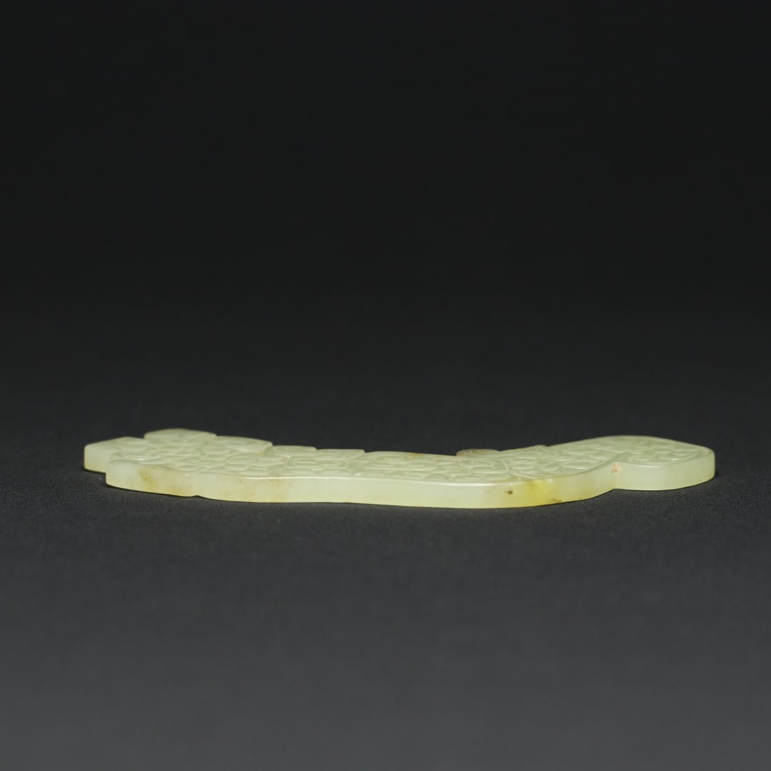 An Exquisite White Jade Dragon Pattern Pendant - 3
