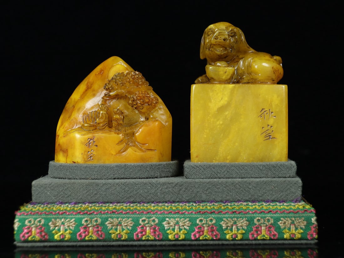 An Exquisite Tianhuang Stone Auspicious Beast Seal Ornament: An Exquisite Tianhuang Stone Auspicious Beast Seal Ornament Qing Dynasty, China Size:5.9inx4.3inx2.4in Weight:343g田黄石印章摆件