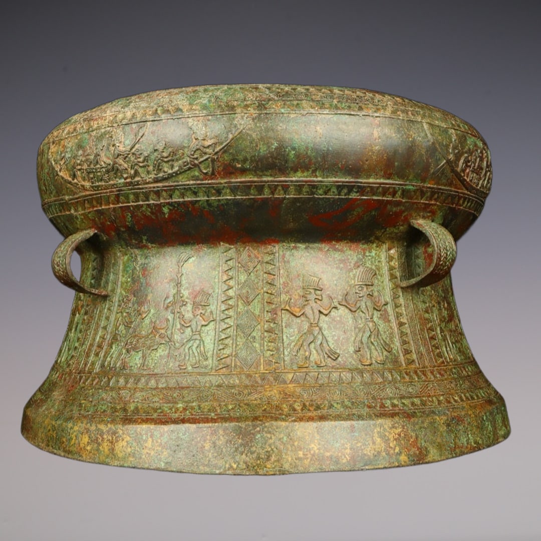 An Exquisite Bronze Character and Story Pattern Ornament (1 of 9)