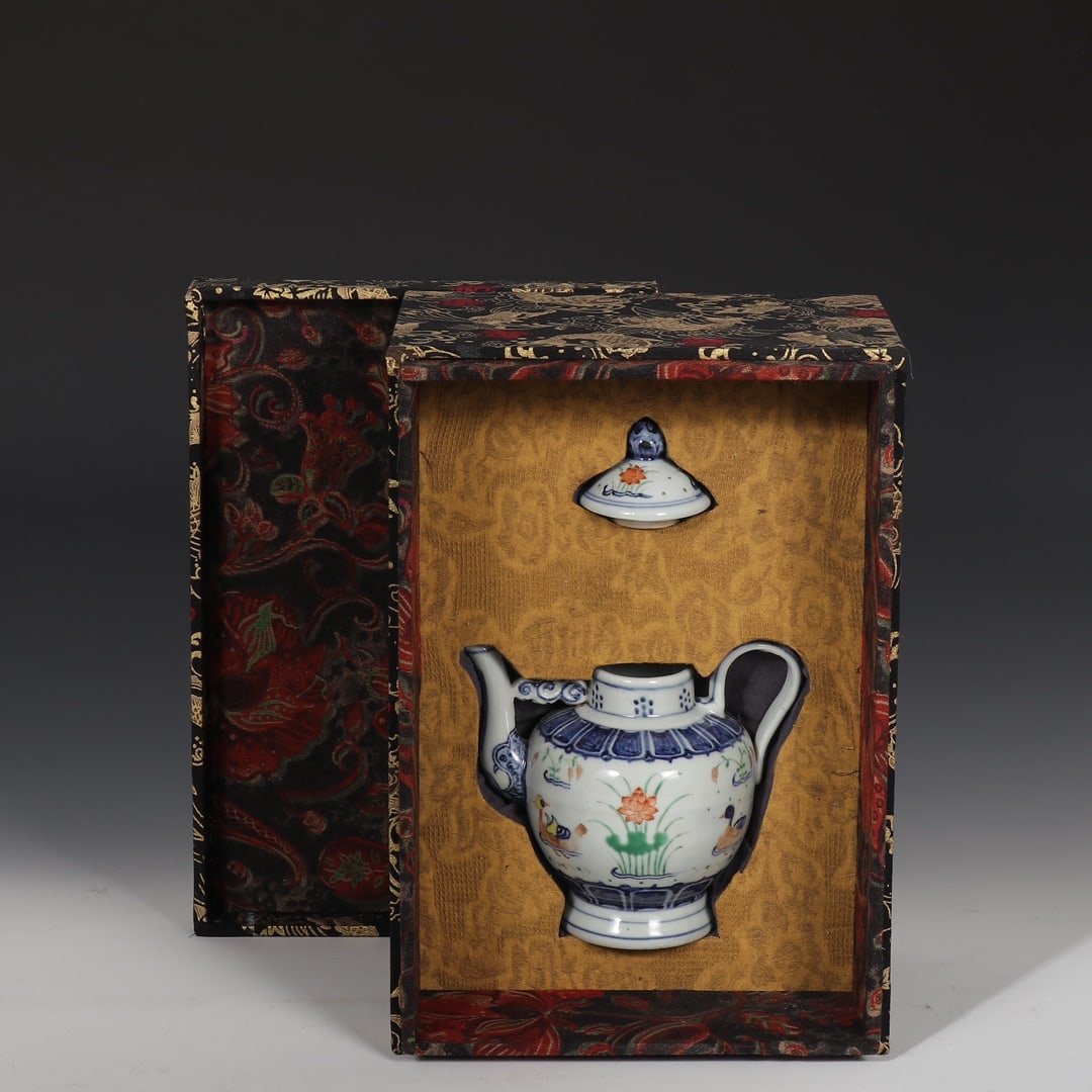 An Exquisite Wucai Blue and White Flower and Bird Pattern Ewer: An Exquisite Wucai Blue and White Flower and Bird Pattern Ewer Ming Dynasty, China Size:6.9inx4.3in青花五彩鸳鸯莲池纹执壶 中