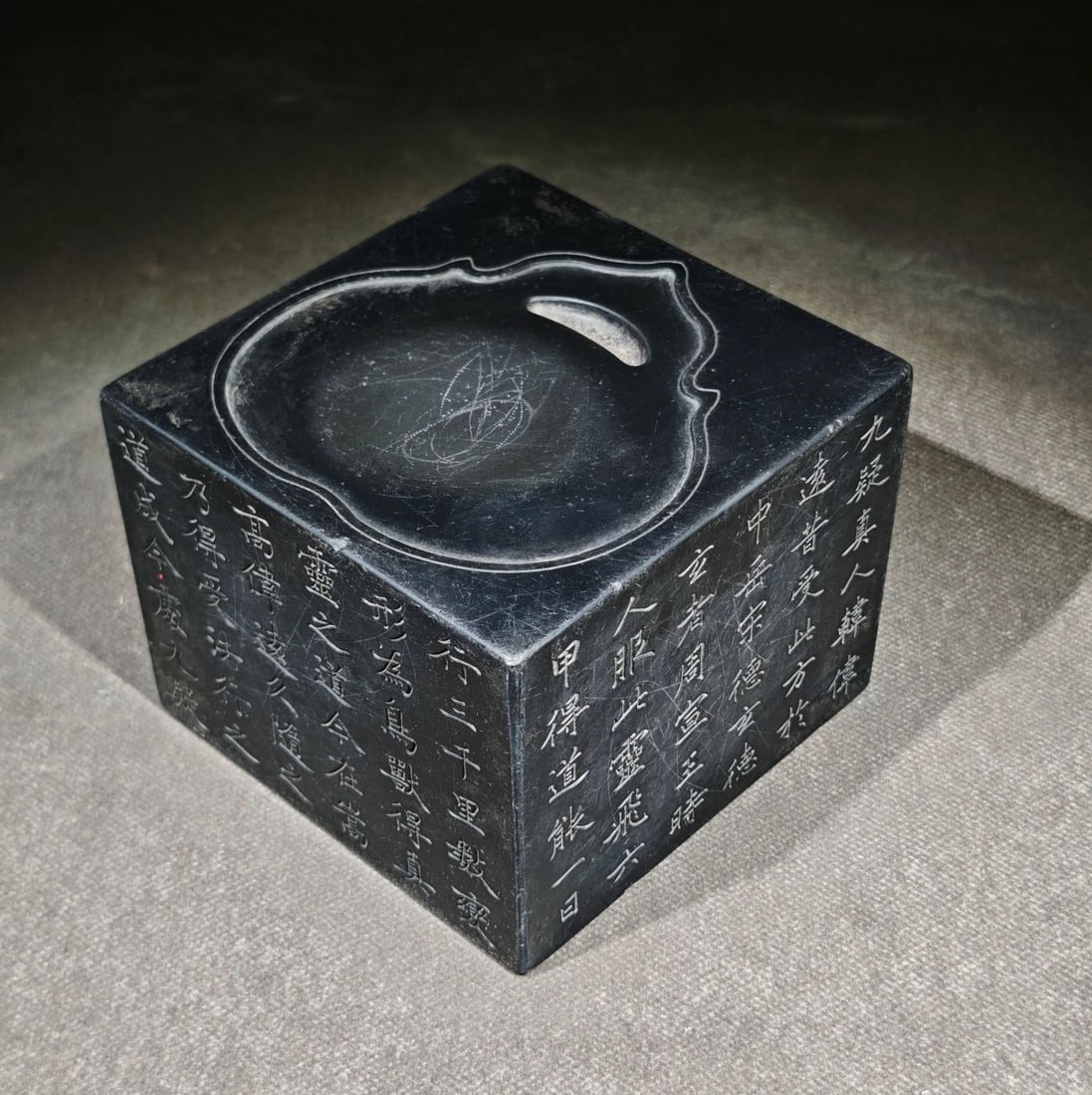 An Exquisite with poem Inkstone: An Exquisite with poem Inkstone Wu lu Size:4.6inx4.6inx3.5in诗文端砚 吴鲁 Size:11.6cmx11.6cmx9cm