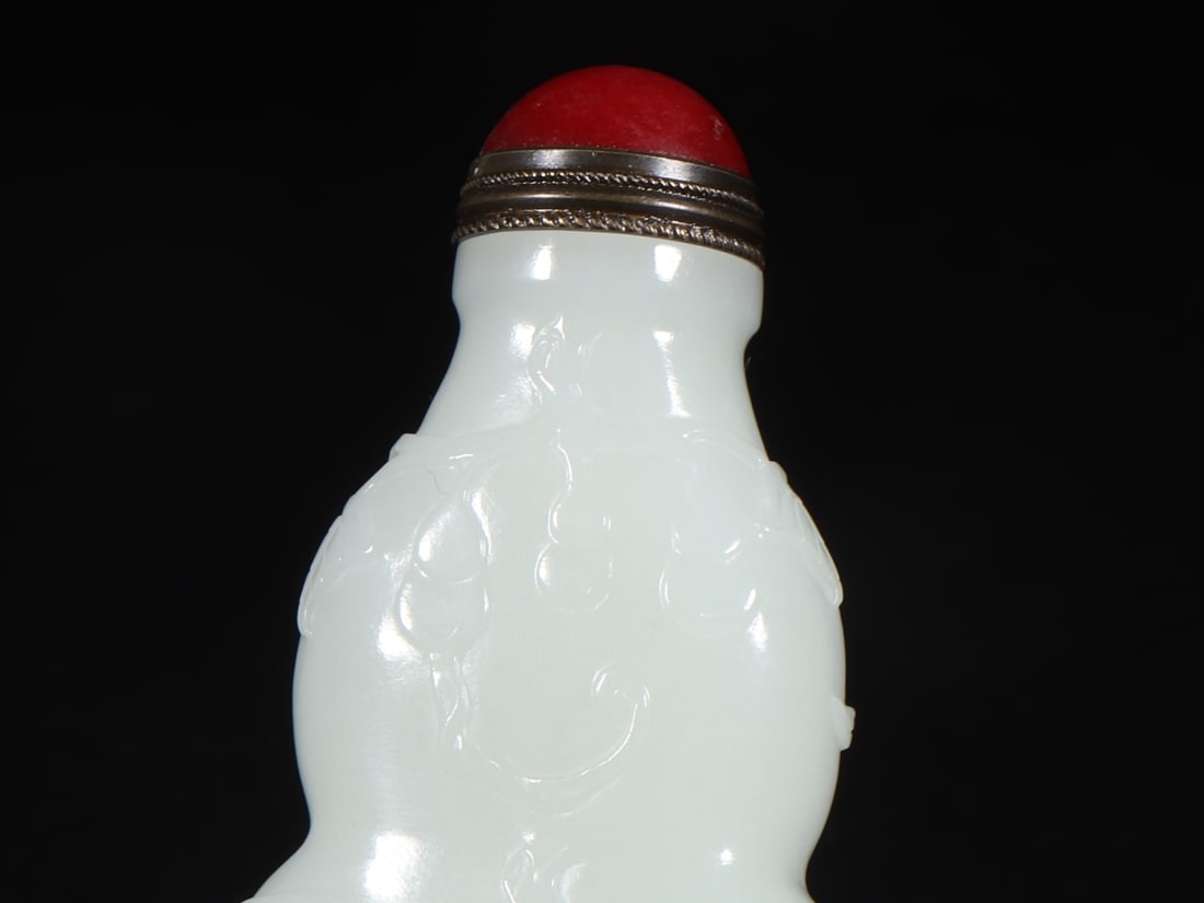 An Exquisite White Jade Melon and Fruit Pattern Snuff Bottle - 3