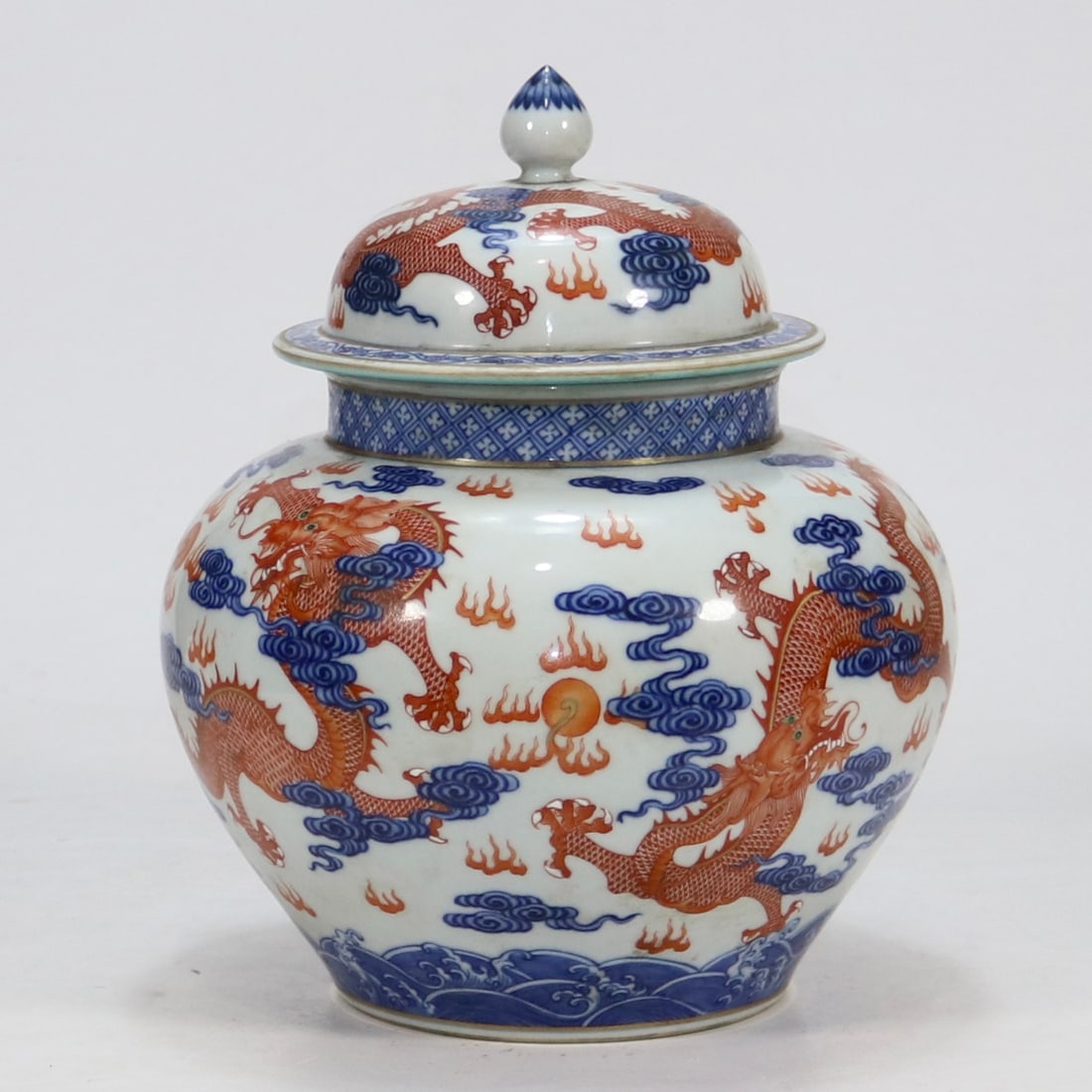 An Exquisite Doucai Seawater Pattern Dragon Pattern Jar - 2