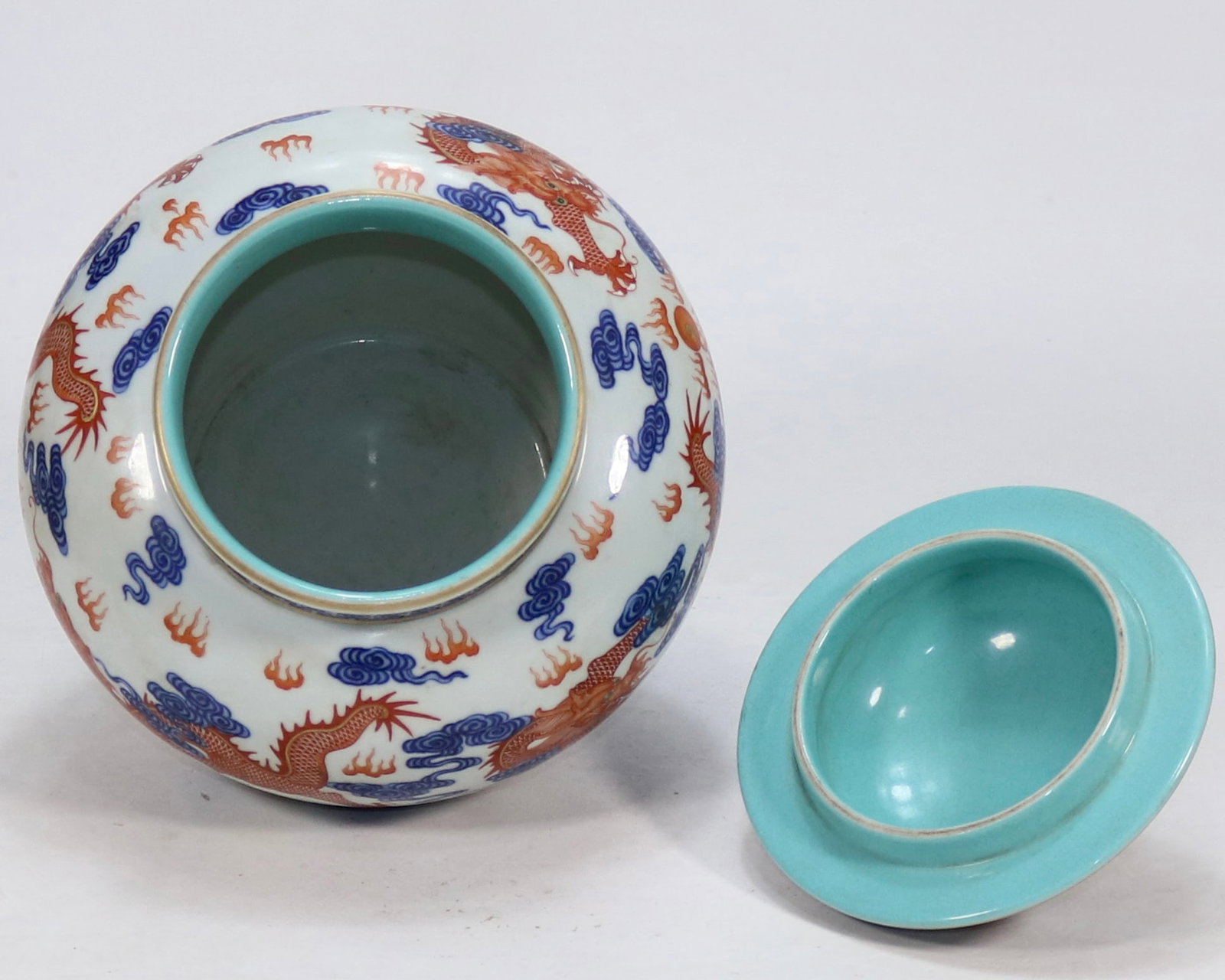 An Exquisite Doucai Seawater Pattern Dragon Pattern Jar - 6