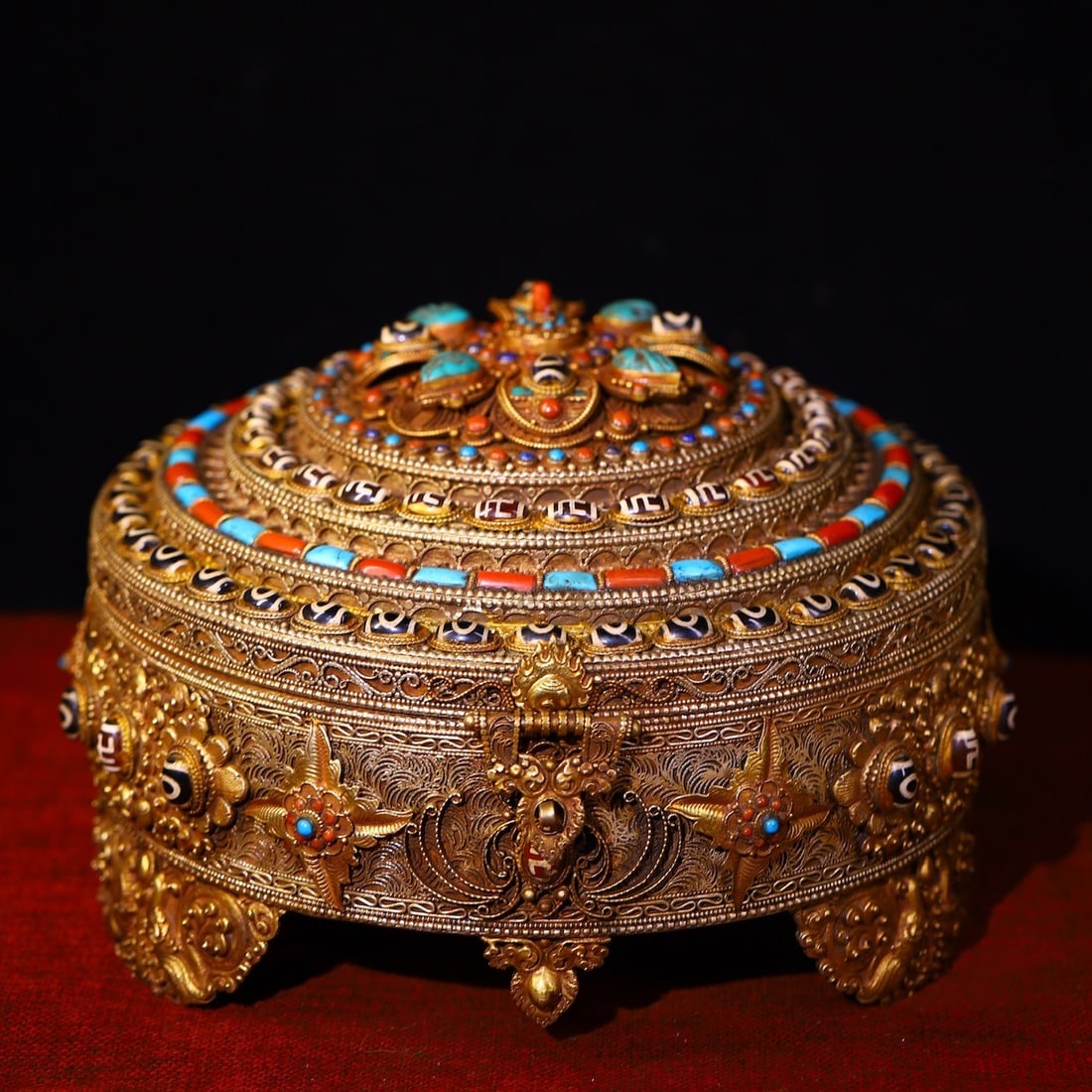 An Exquisite Silver Inlaid Gems Box (1 of 9)