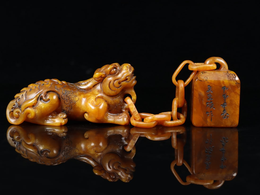 An Exquisite Tianhuang Stone Auspicious Beast Seal (1 of 9)