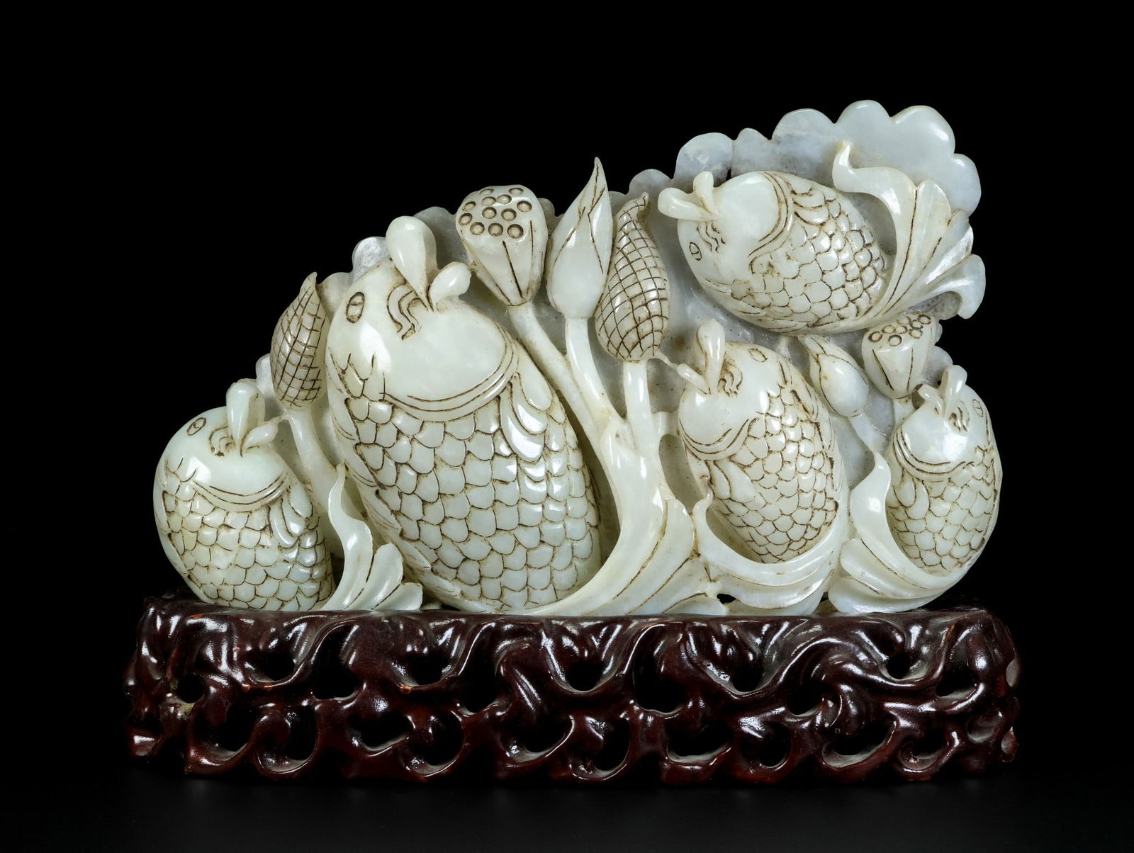 An Exquisite White Jade Fish Pattern Ornament (1 of 9)