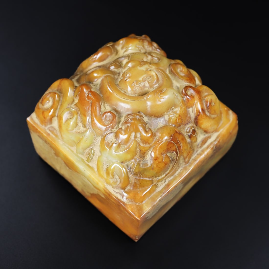 An Exquisite White Jade Dragon Pattern Seal (1 of 10)