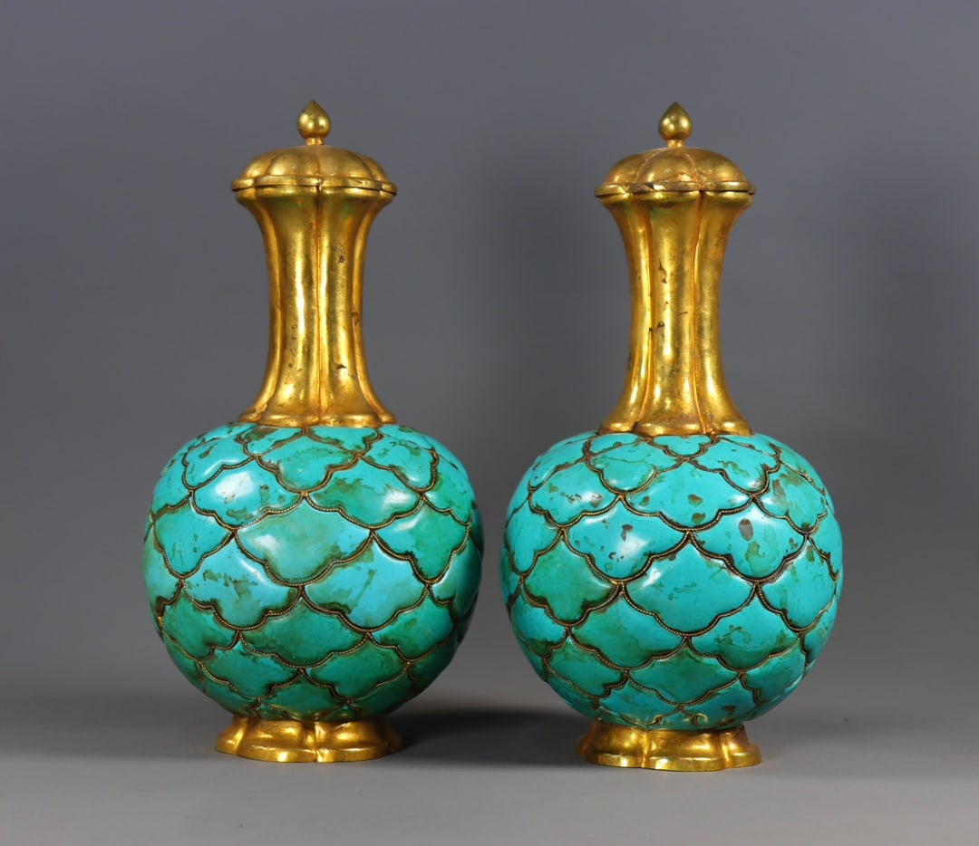 A Pair of Exquisite Gilt Bronze Inlaid Turquoise Vase: A Pair of Exquisite Gilt Bronze Inlaid Turquoise Vase Qing Dynasty, China Qianlong Four-character Mark Size:9.1inx4.1in Weight:1258g铜鎏金镶嵌绿松石