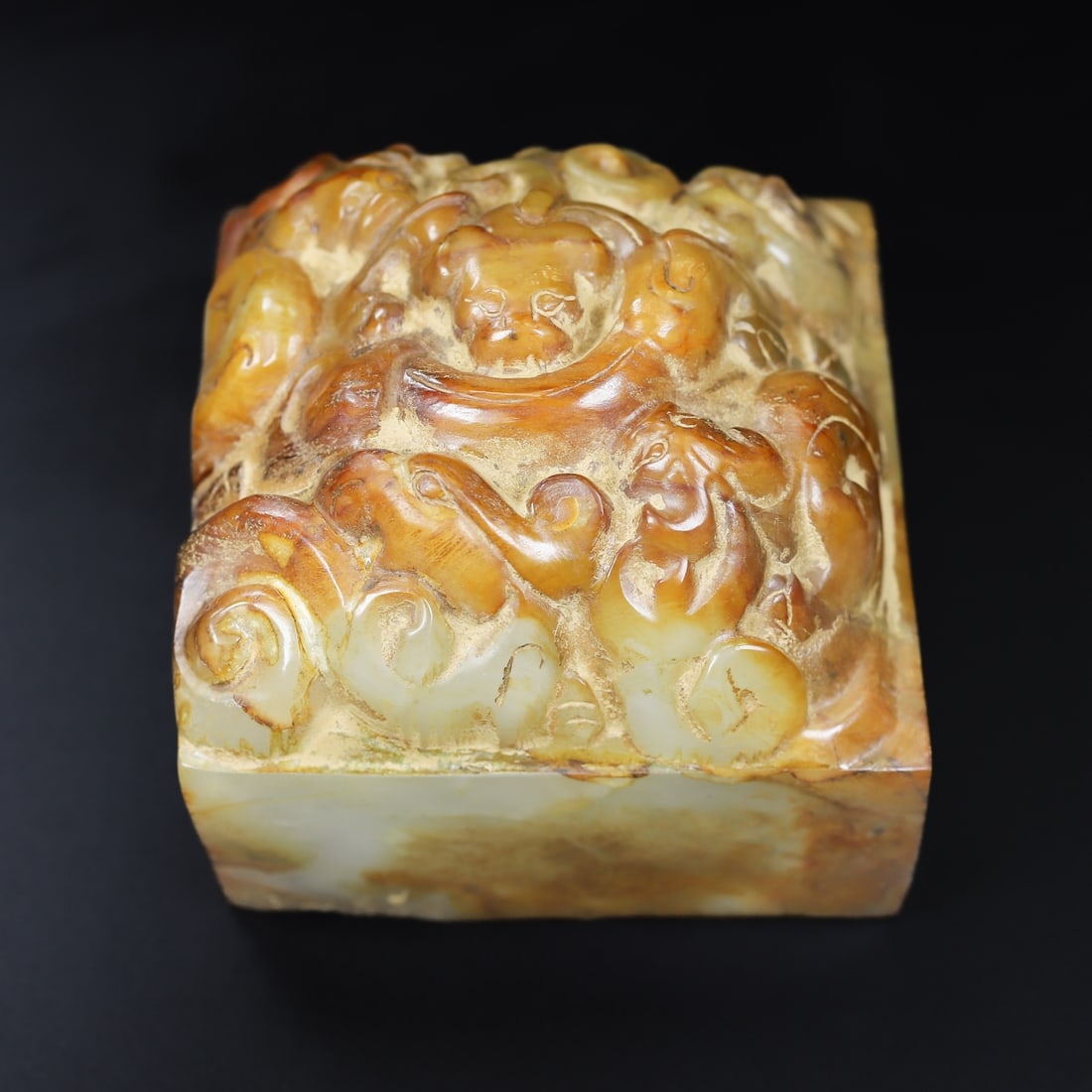 An Exquisite White Jade Dragon Pattern Seal (1 of 10)