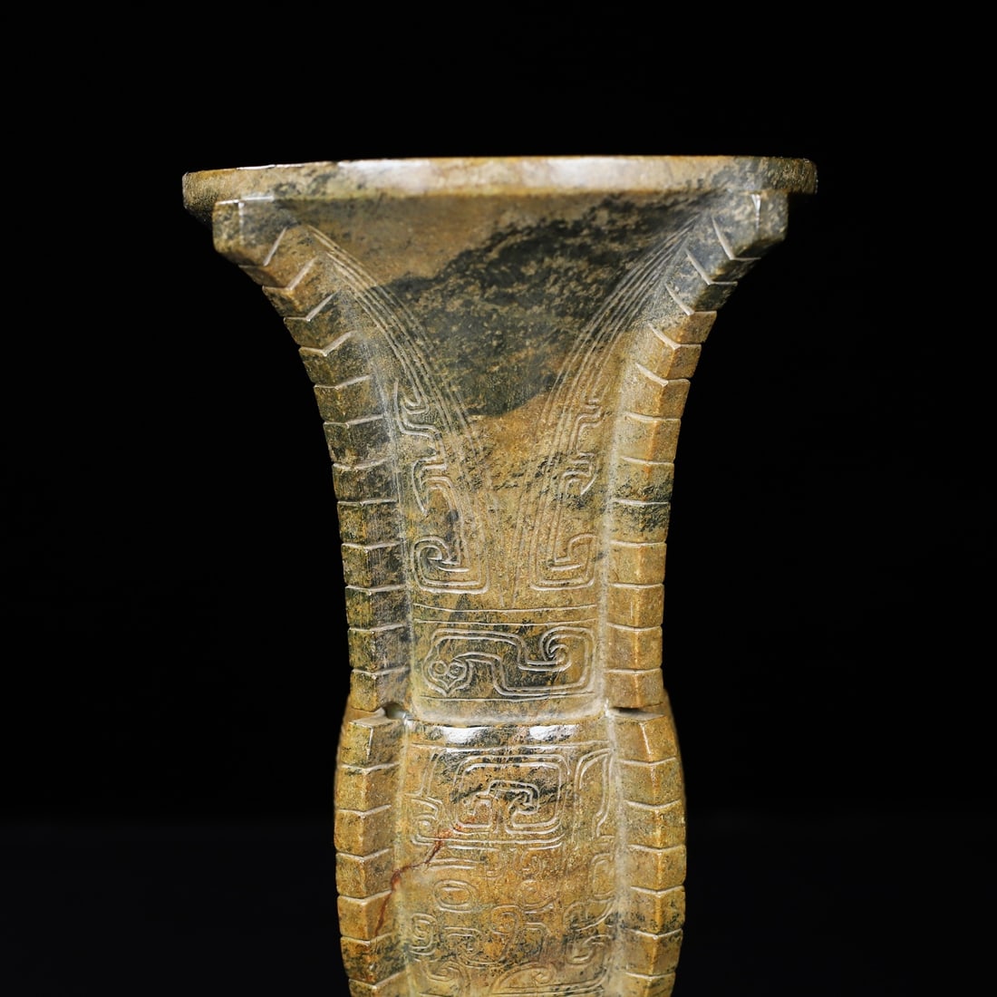 An Exquisite White Jade Dragon Pattern Vase - 3