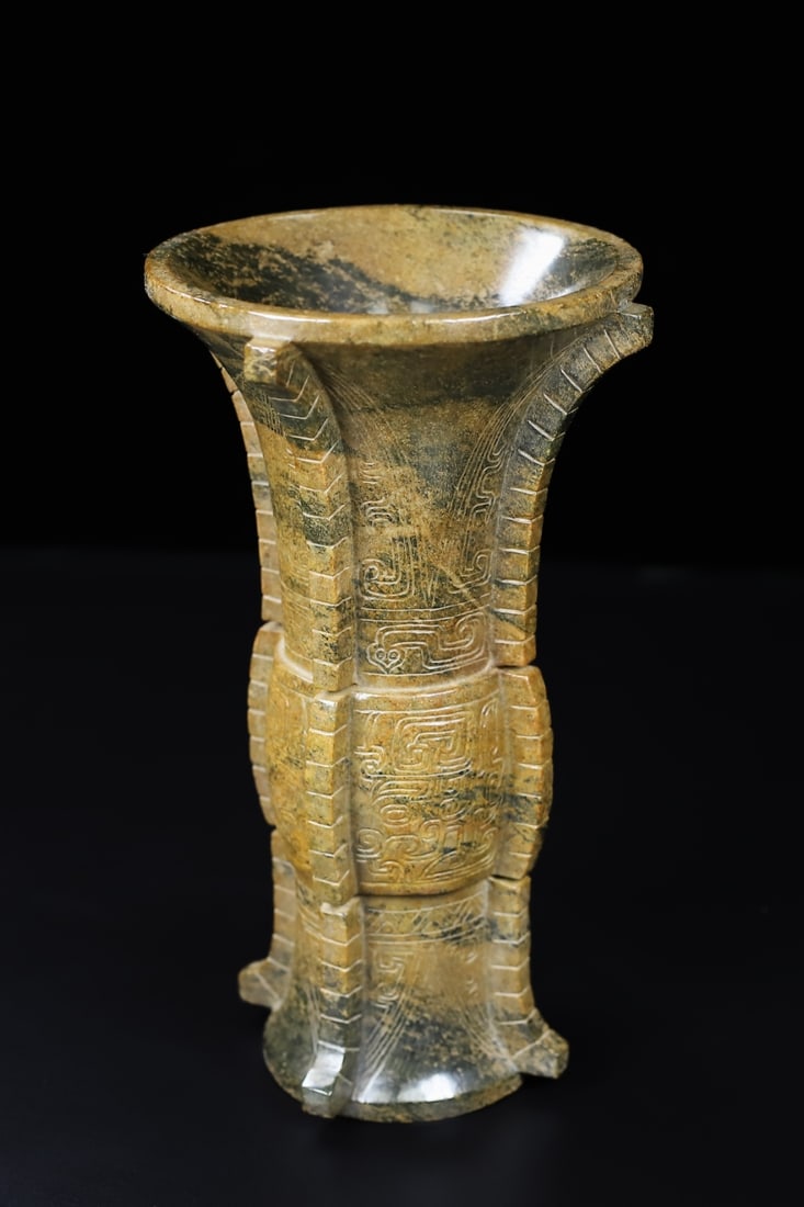 An Exquisite White Jade Dragon Pattern Vase - 6