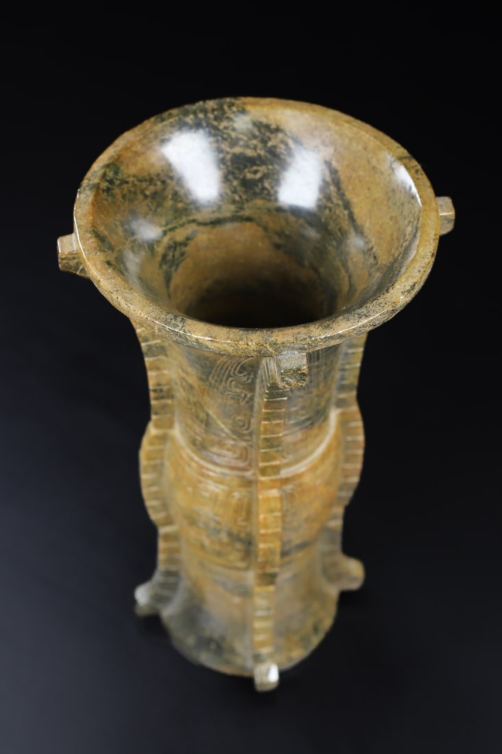 An Exquisite White Jade Dragon Pattern Vase - 7