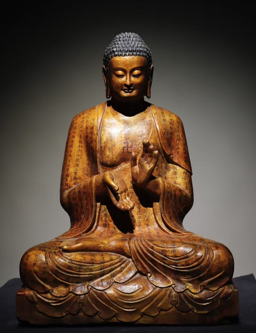 A Exquisite Limestone Gilt Buddha statue Ornament: A Exquisite Limestone Gilt Buddha statue Ornament Tang Dynasty, China Size:26.8inx18.5inx13.8in青石鎏金彩绘佛像 中国唐代