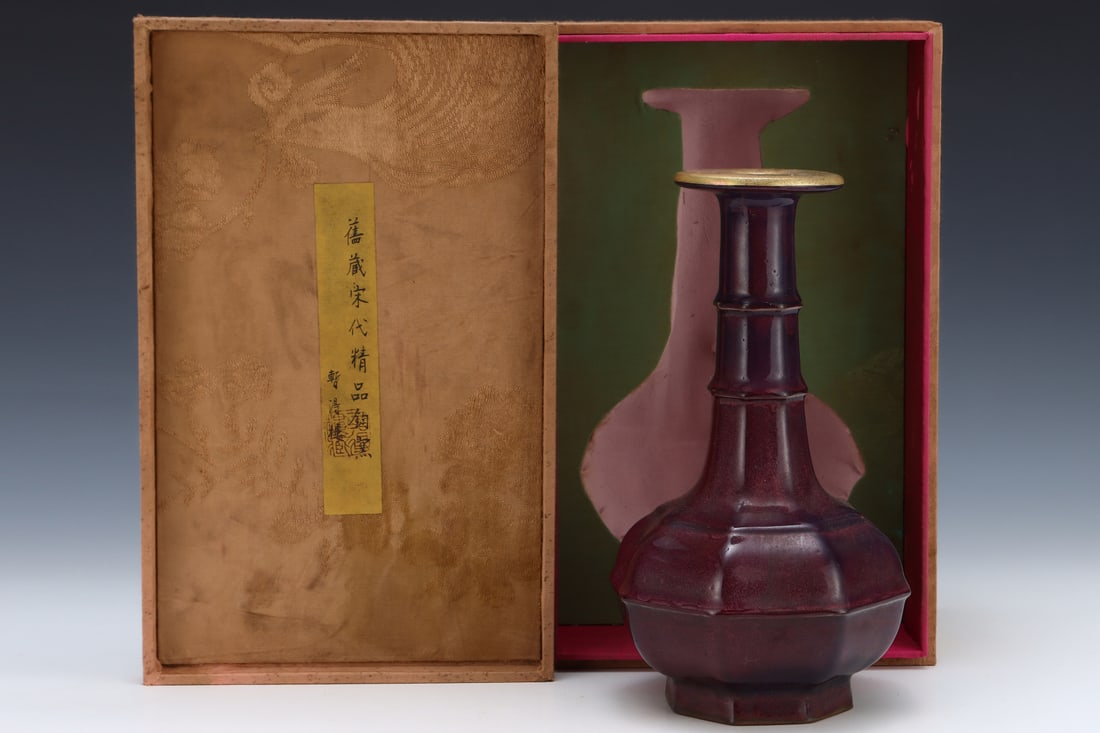 An Exquisite Jun yao Purple Glazed Vase: An Exquisite Jun yao Purple Glazed Vase Song Dynasty, China Size:10.6inx6.3in钧窑玫瑰紫釉八棱长颈瓶 中国宋代
