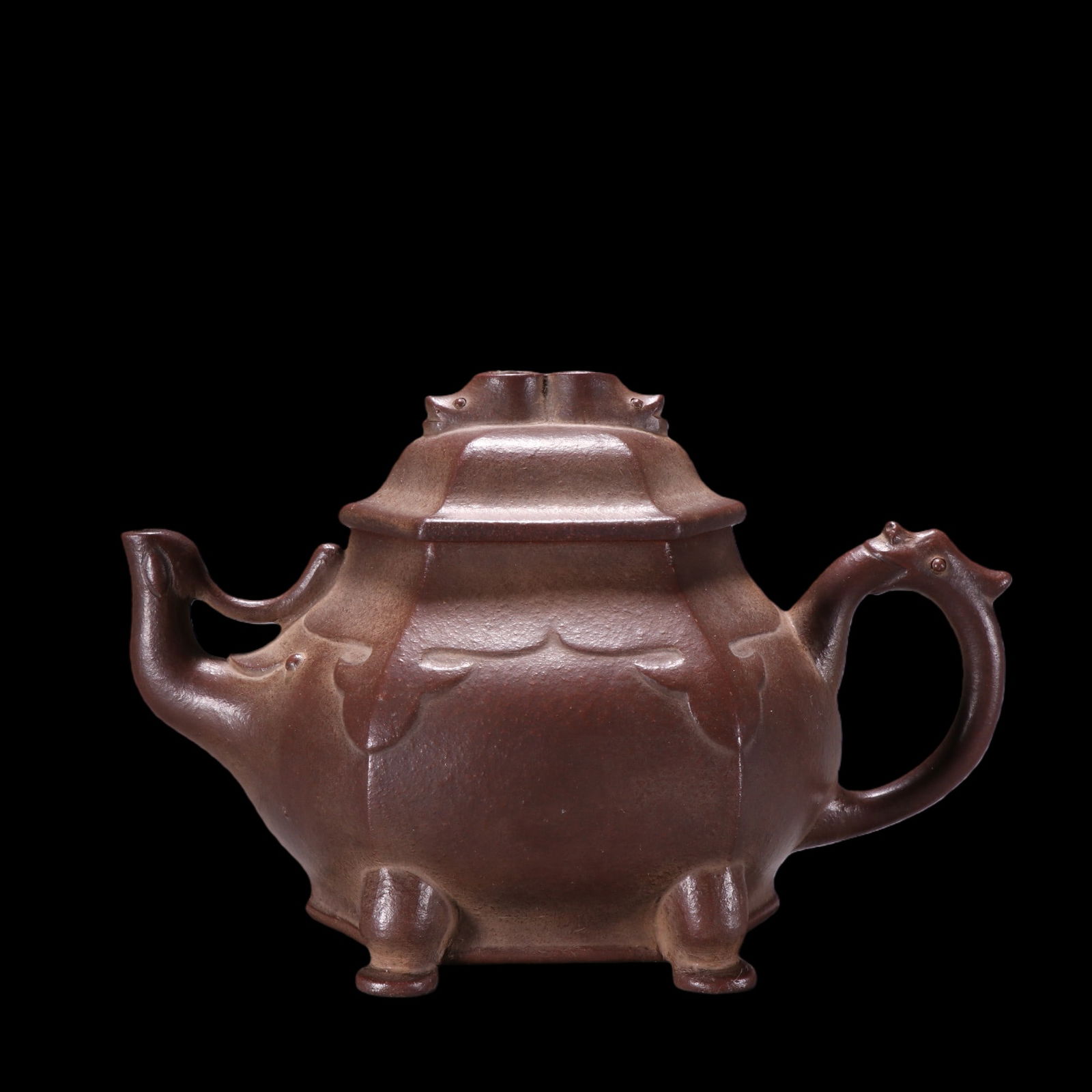 An Exquisite Purple Sands Dragon and Phoenix Pattern Teapot: An Exquisite Purple Sands Dragon and Phoenix Pattern Teapot Xu you quan Size:4.1inx6.5in紫砂龙凤纹四足壶 徐友泉 Size:10.5cmx16.5cm