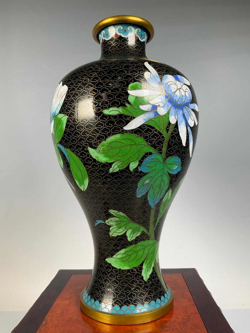 An Exquisite Cloisonne Flower Pattern Vase - 2