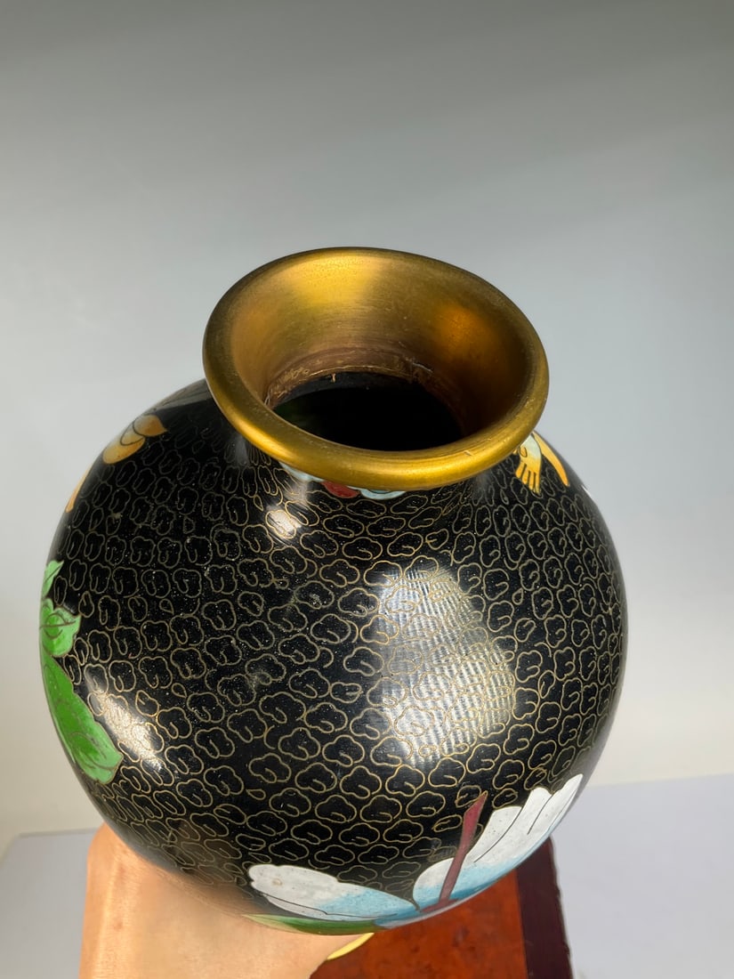 An Exquisite Cloisonne Flower Pattern Vase - 4
