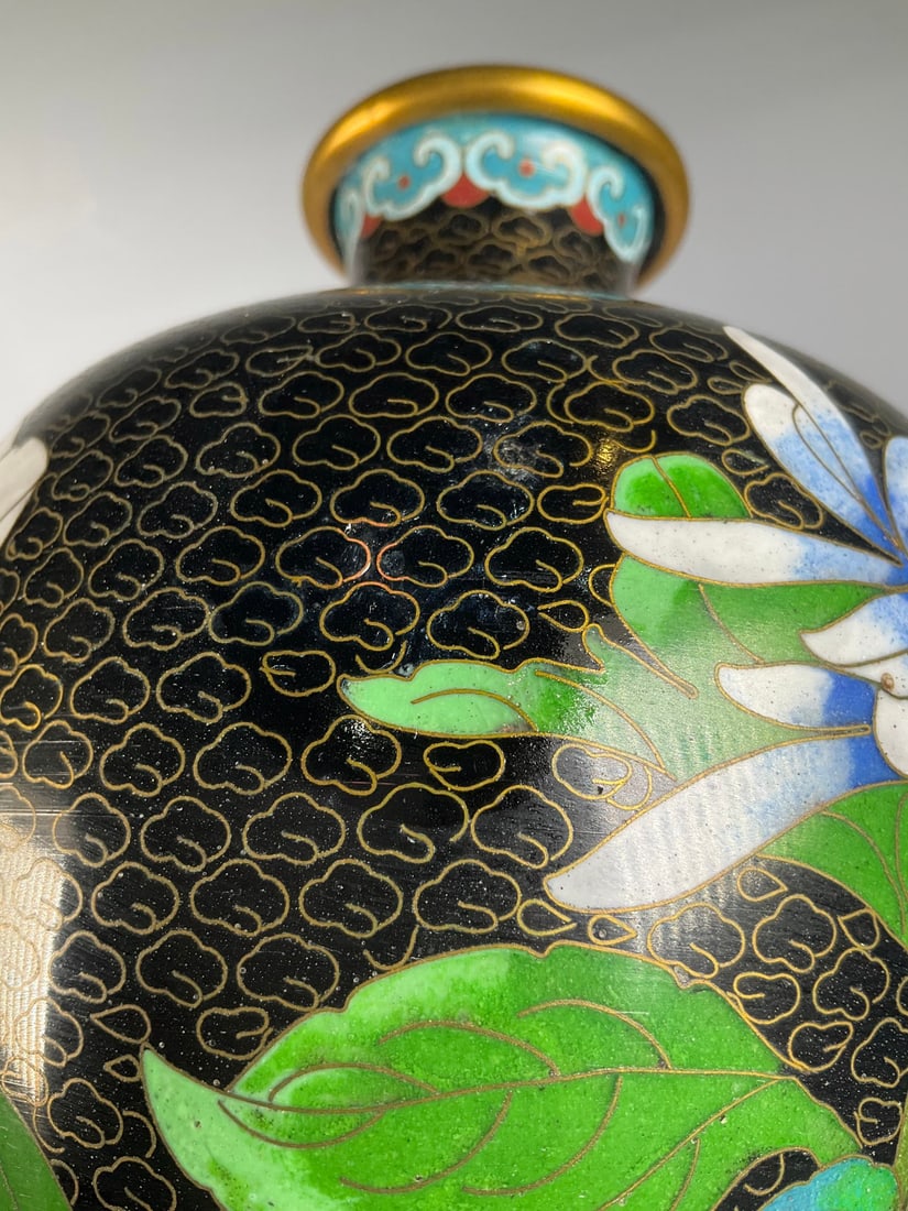 An Exquisite Cloisonne Flower Pattern Vase - 6