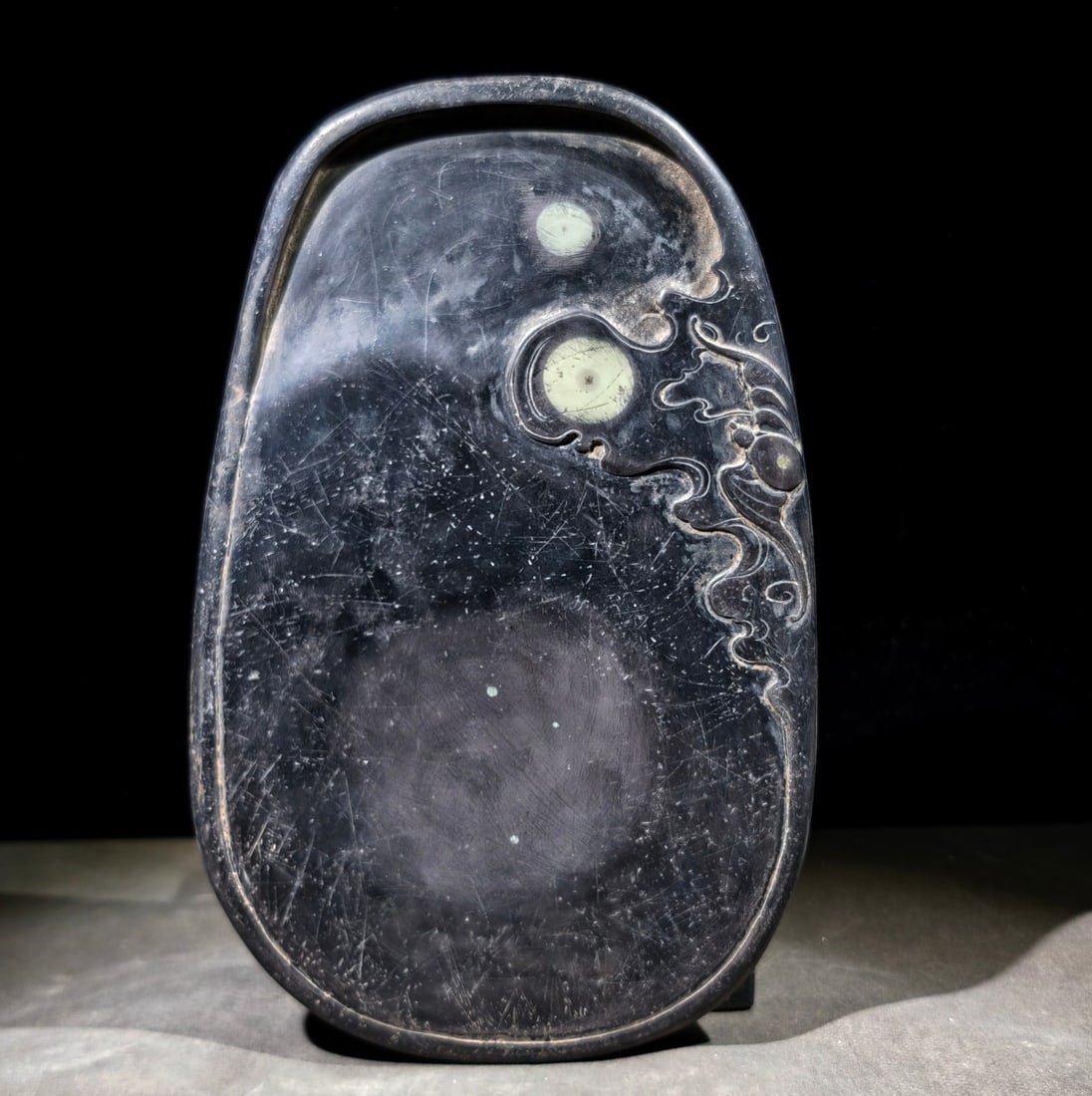 An Exquisite Bats Pattern with poem Inkstone: An Exquisite Bats Pattern with poem Inkstone Ren yi Size:9.8inx6.2inx1.4in福似云来端砚 任颐 Size:25cmx15.8cmx3.5cm