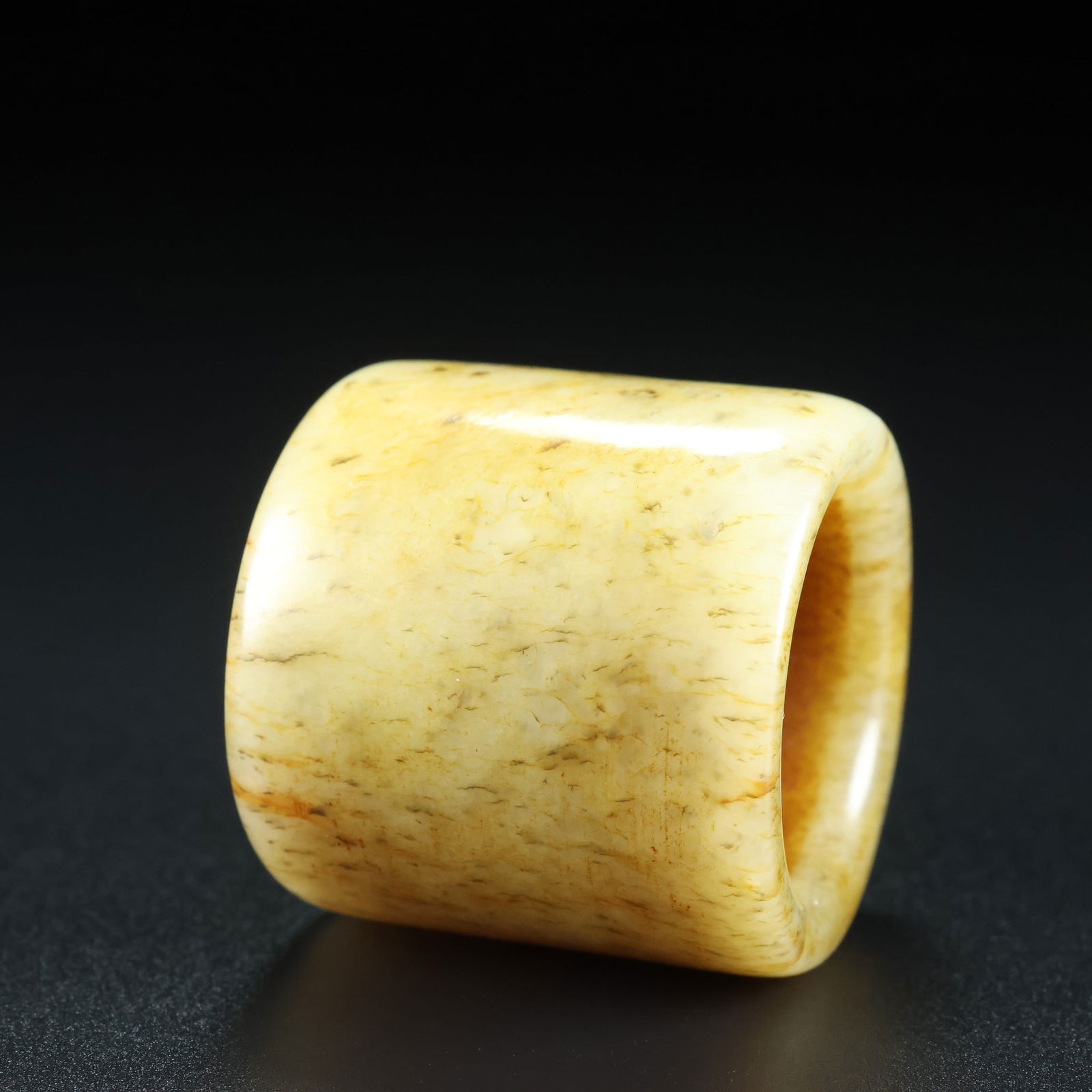 An Exquisite White Jade Ring - 3