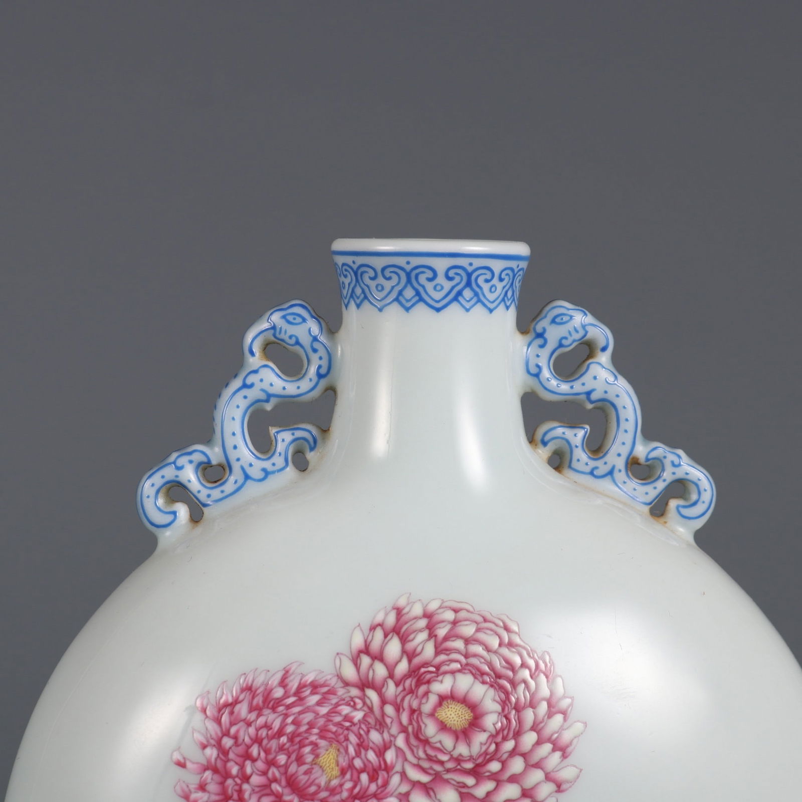 An Exquisite Enamel Flower Pattern Double-Ears Vase - 4