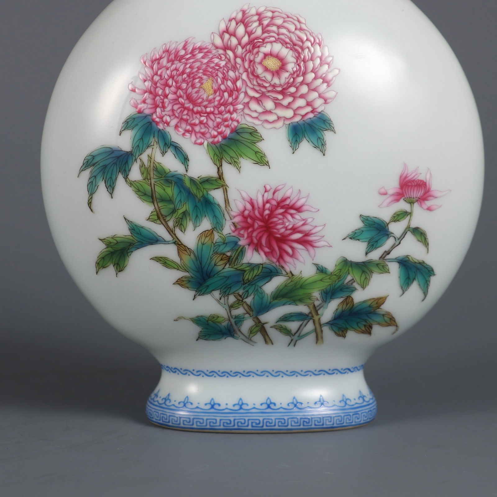 An Exquisite Enamel Flower Pattern Double-Ears Vase - 5