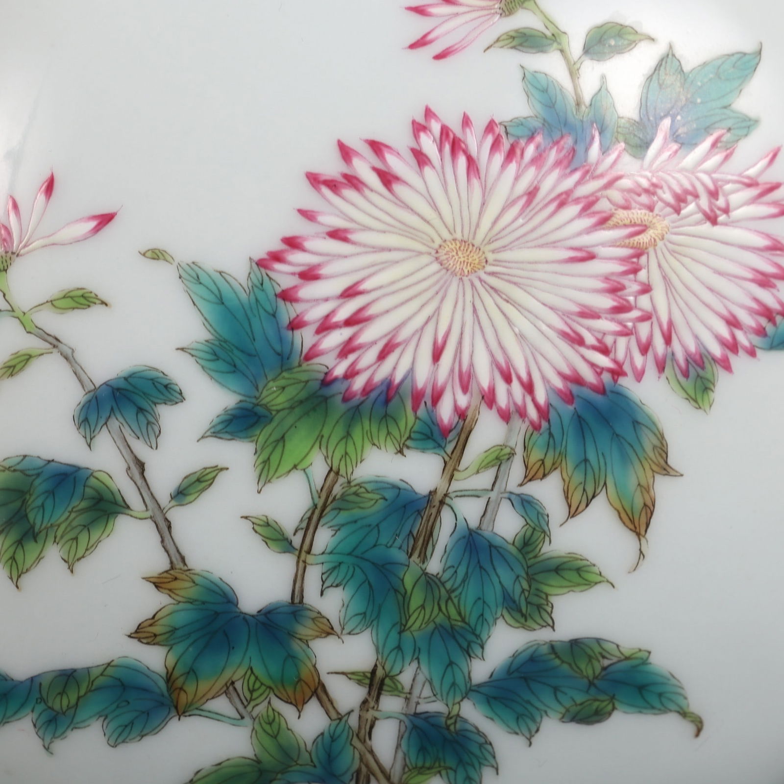 An Exquisite Enamel Flower Pattern Double-Ears Vase - 6