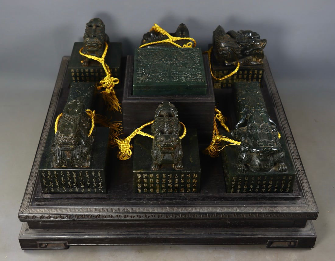 A Set of Fine Jasper Auspicious Beast Seal: A Set of Fine Jasper Auspicious Beast Seal Qing Dynasty, China Size:4.3inx4.3inx4.3in Size:4.7in4.1inx4.1in Size:1.8inx3.9inx2in Size:1.2in4.9inx4.9in Weight:17130g碧玉“六Ų