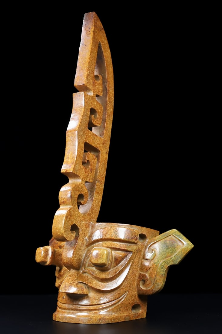 An Exquisite White Jade Mask: An Exquisite White Jade Mask Sanxingdui Culture Size:12.2inx6.8inx4.4in Weight:1.065kg白玉面具 三星堆文化 Size:31cmx17.3cmx11.2cm Weight:1.065kg