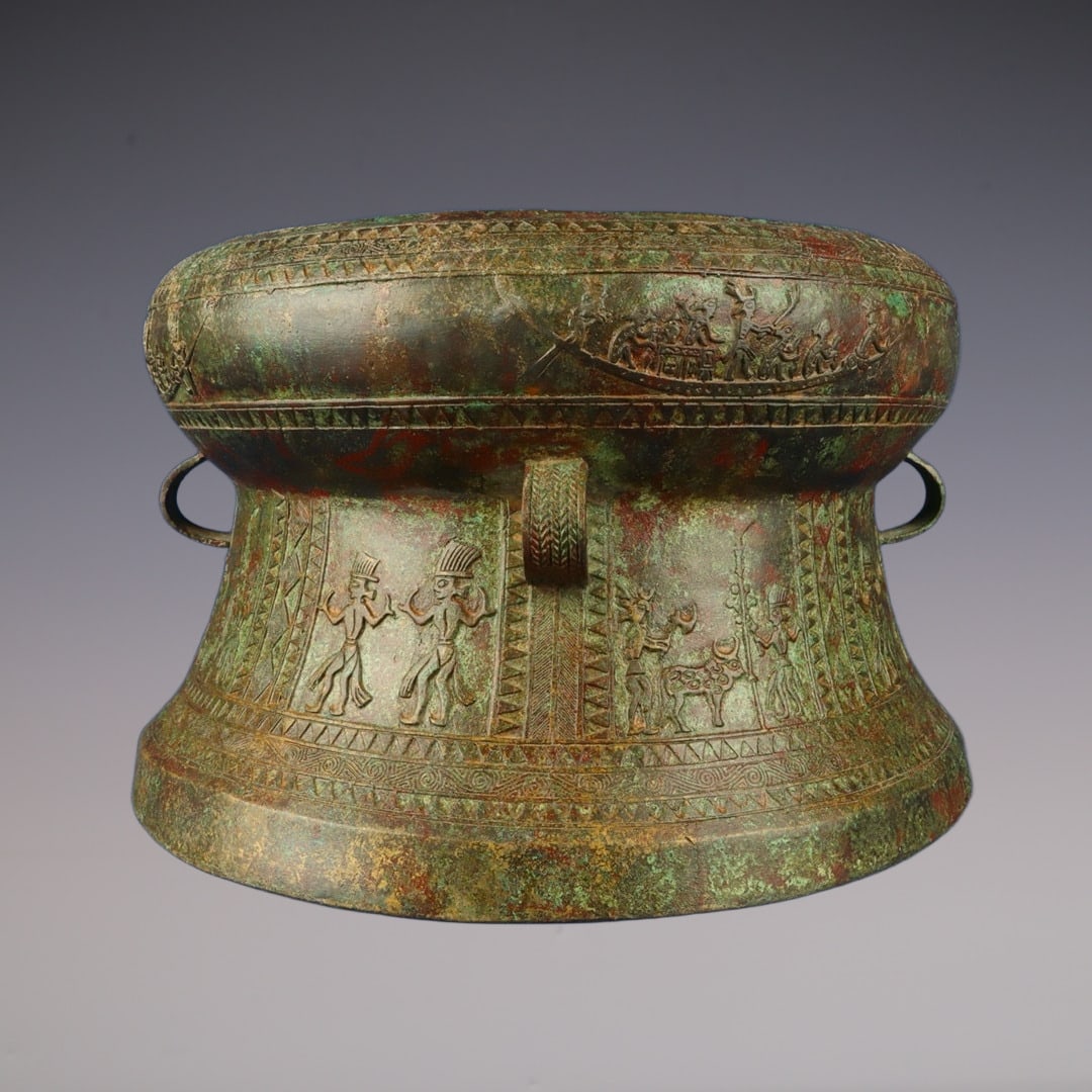 An Exquisite Bronze Character and Story Pattern Ornament (1 of 9)