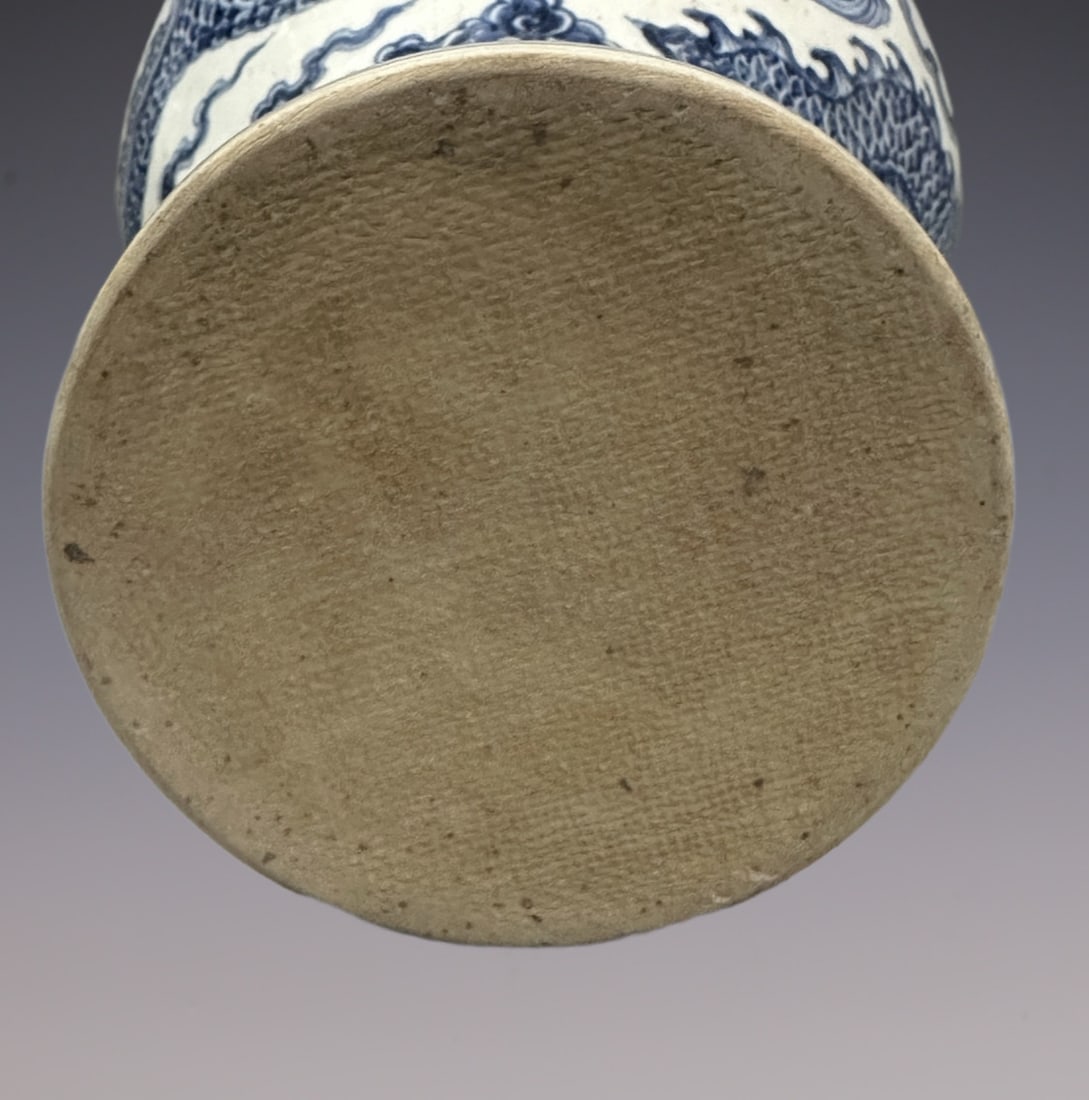 An Exquisite Blue and White Dragon Pattern Beast-Face Pattern Vase - 9