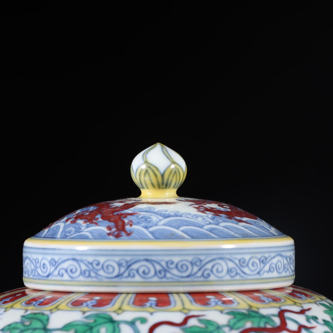 A Rare Doucai Dragon Pattern Jar - 5