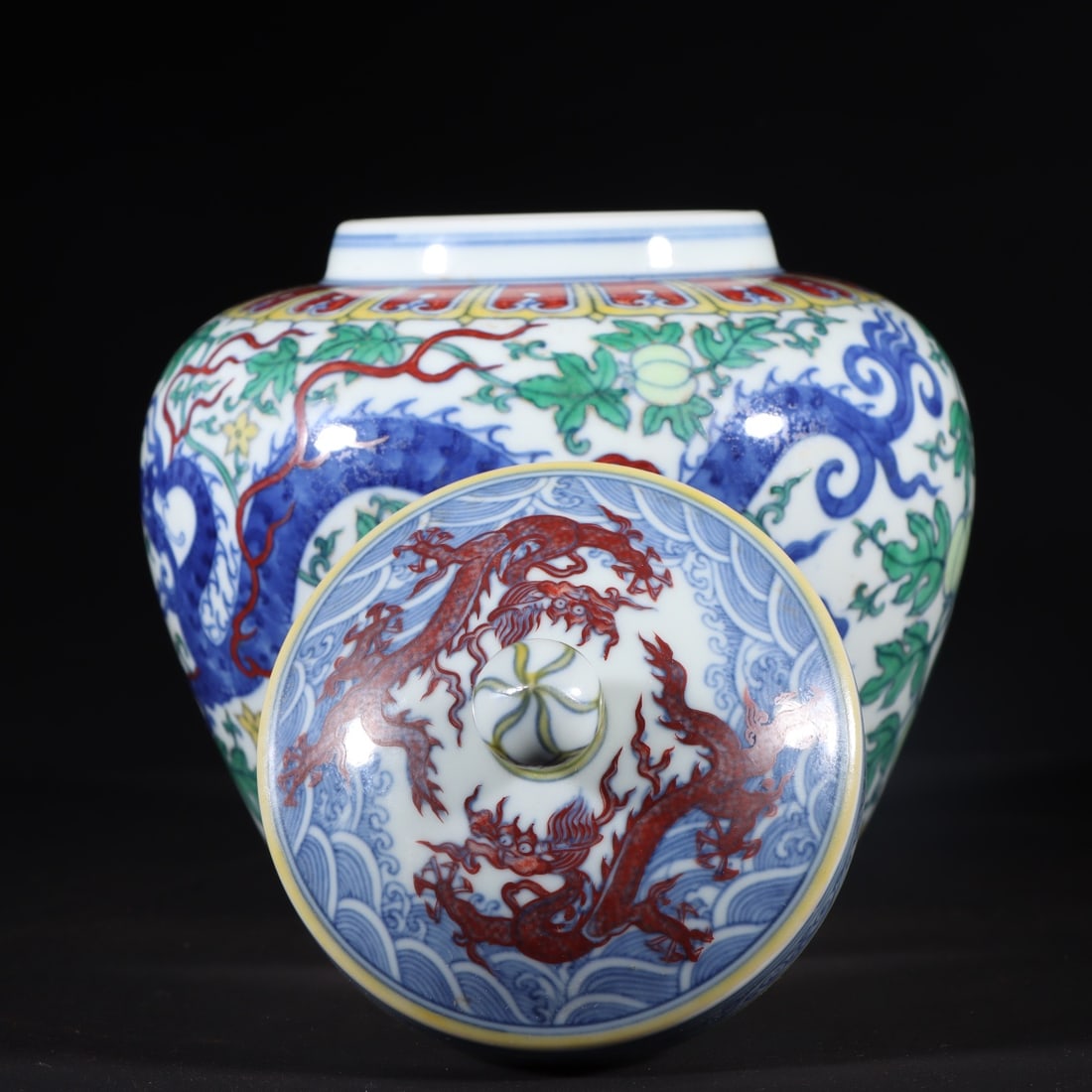 A Rare Doucai Dragon Pattern Jar - 7