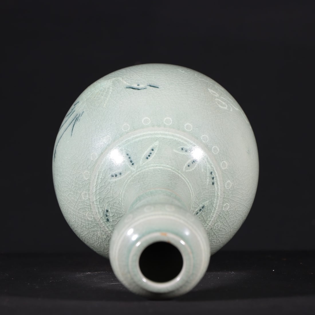 An Exquisite Celadon Crane Pattern Vase - 8