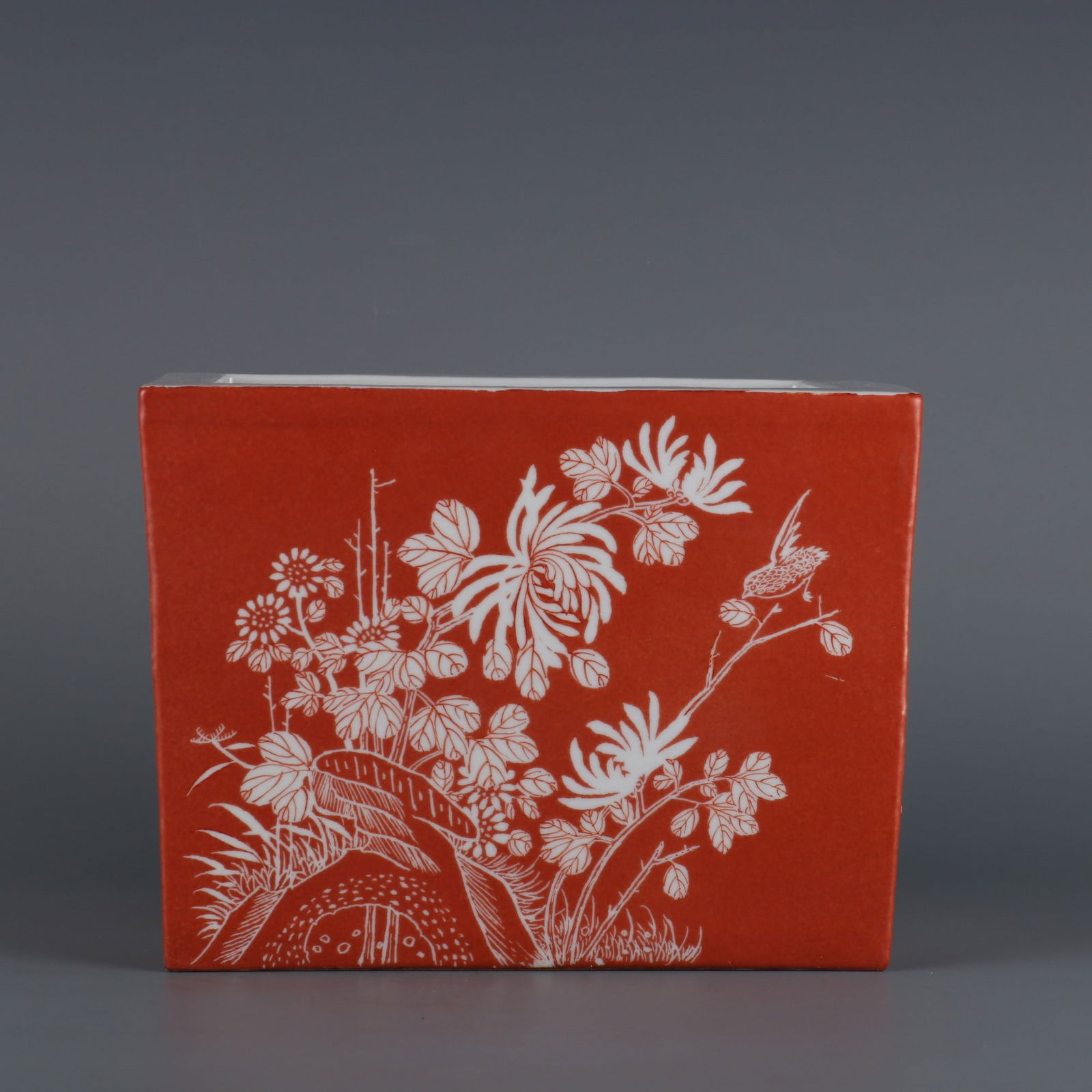 An Exquisite Iron-Red Flower and Bird Pattern Basin: An Exquisite Iron-Red Flower and Bird Pattern Basin Qing Dynasty, China Guangxu Six-character Mark