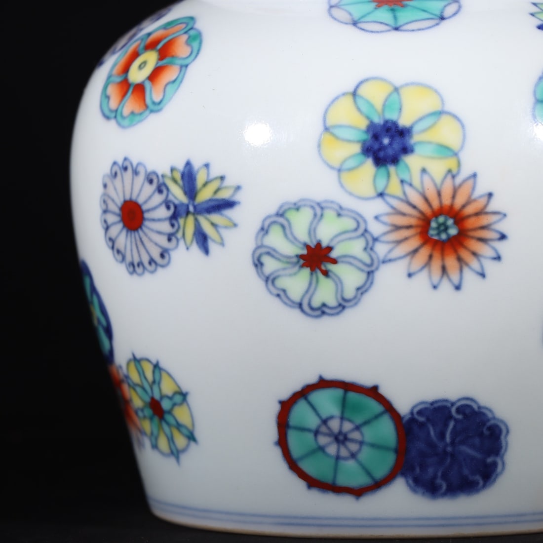 A Rare Doucai Flower Pattern Jar - 4