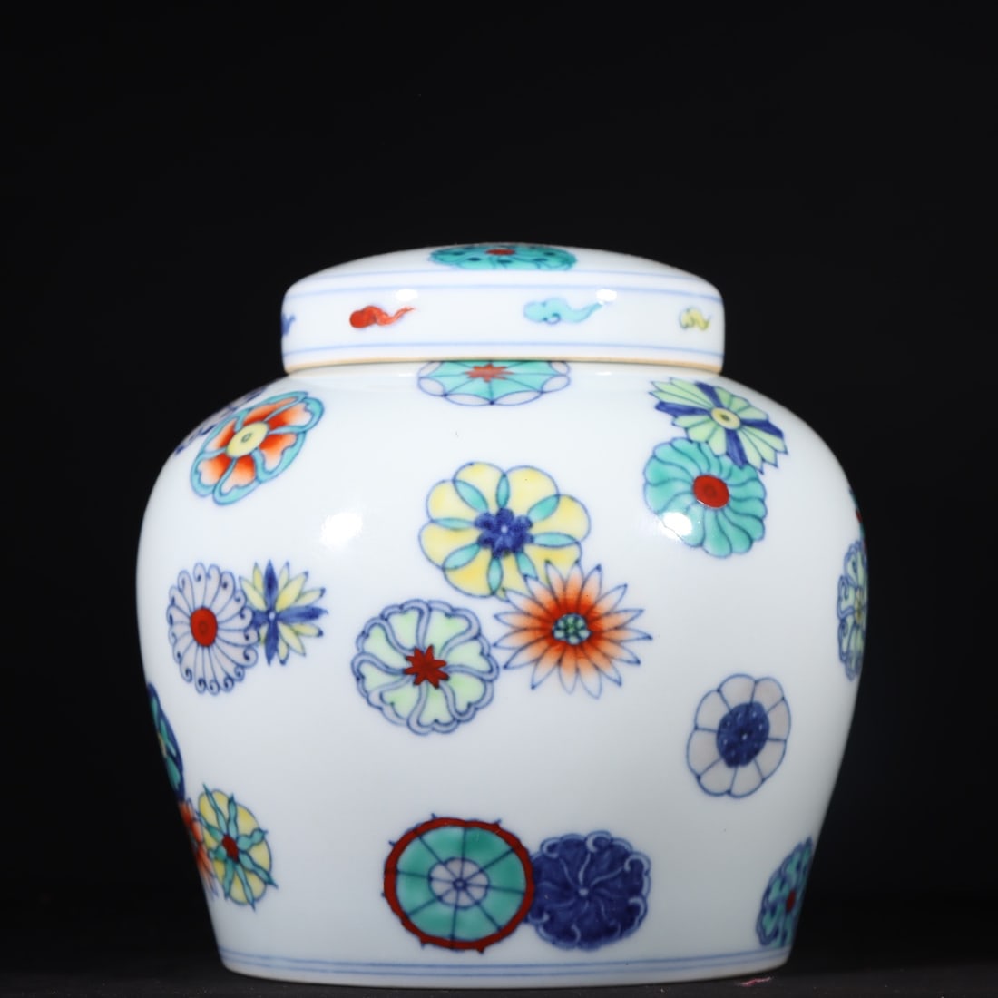 A Rare Doucai Flower Pattern Jar - 6