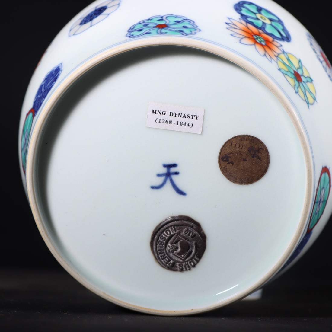 A Rare Doucai Flower Pattern Jar - 9