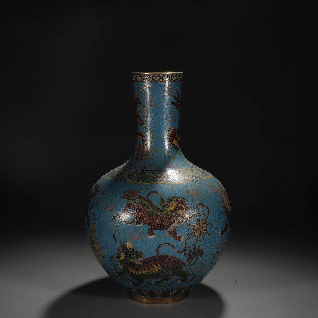 An Exquisite Cloisonne Lotus Pattern Lion Pattern Vase - 2