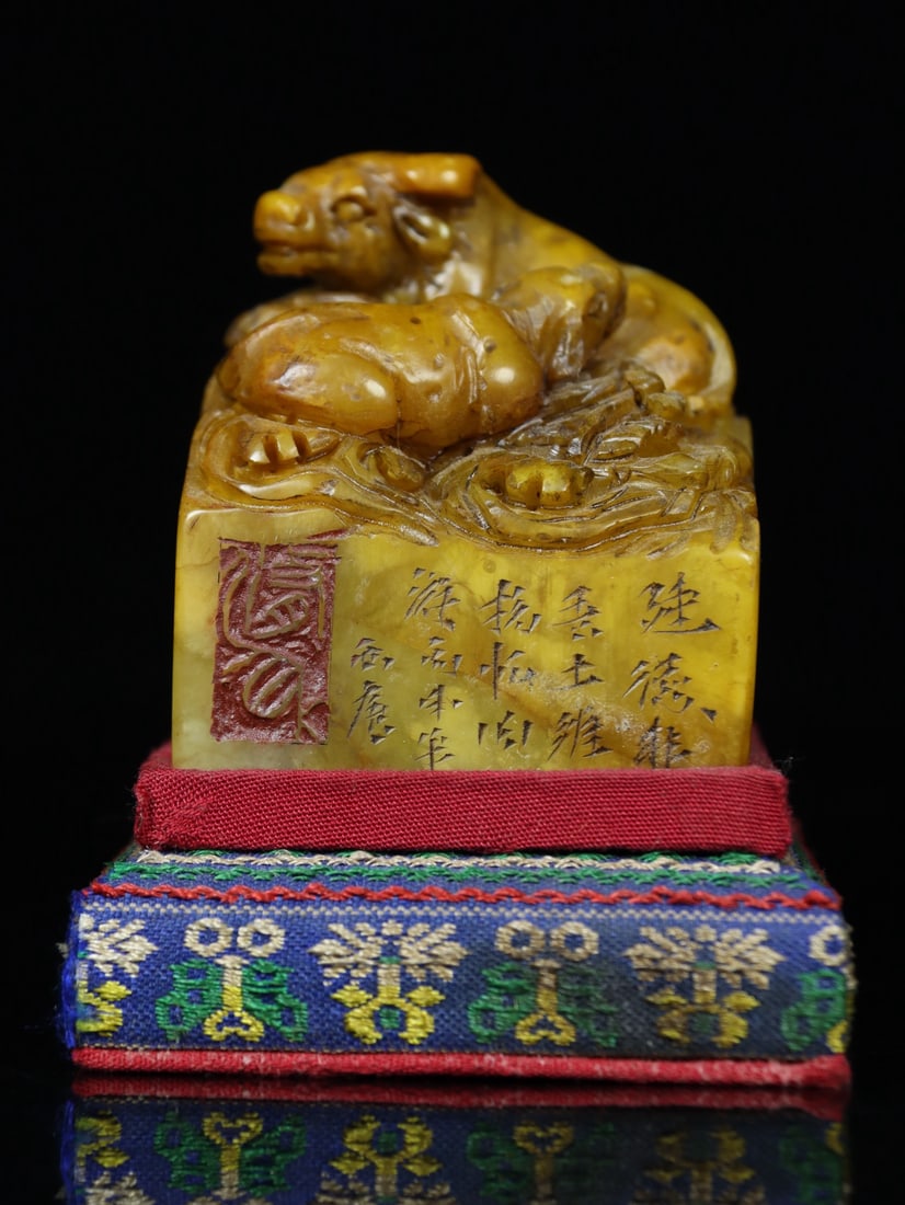 An Exquisite Tianhuang Stone Buffalo Pattern Seal Ornament: An Exquisite Tianhuang Stone Buffalo Pattern Seal Ornament Qing Dynasty, China Size:2.2inx2inx1.9in Weight:231g田黄石印章摆件