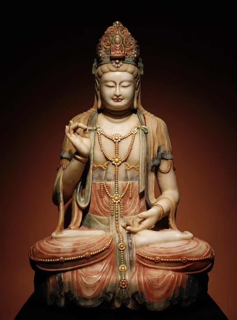 A Exquisite Marble Statue of Avalokitesvara Ornament: A Exquisite Marble Statue of Avalokitesvara Ornament Tang Dynasty, China Size:41.3inx25.6inx19.7in汉白玉彩绘大观音 中国唐代 Size