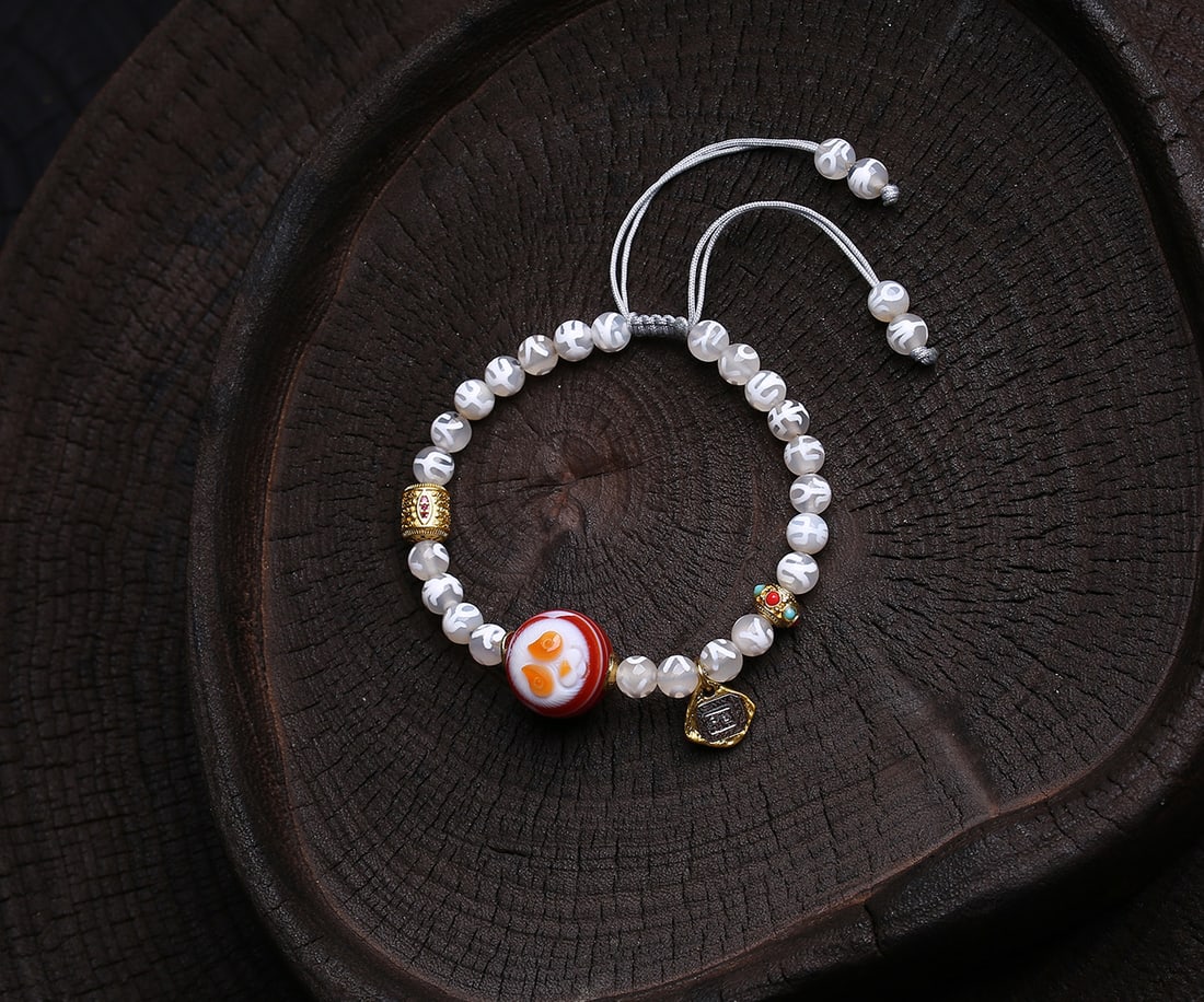 An Exquisite Dzi Bead Bracelets,Inlaid Gems: An Exquisite Dzi Bead Bracelets,Inlaid Gems,Size:6mm,Weight:17.6g 天珠手串,嵌宝石 