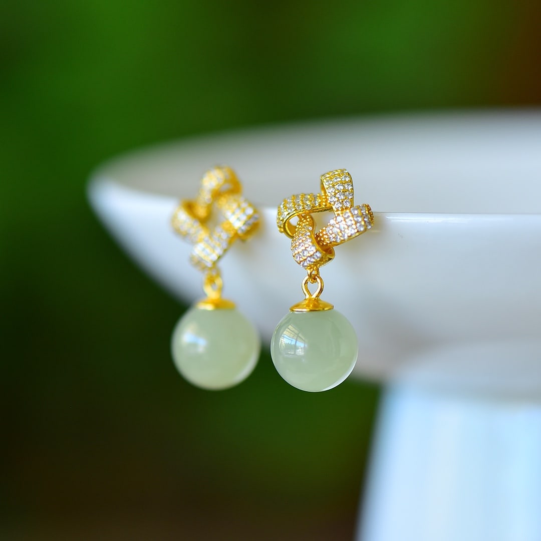 A Pair of Exquisite Sterling Silver-Gold Plated Inlaid White Jade Earrings,Inlaid Gems: A Pair of Exquisite Sterling Silver-Gold Plated Inlaid White Jade Earrings,Inlaid Gems Size:10mmx10mm 