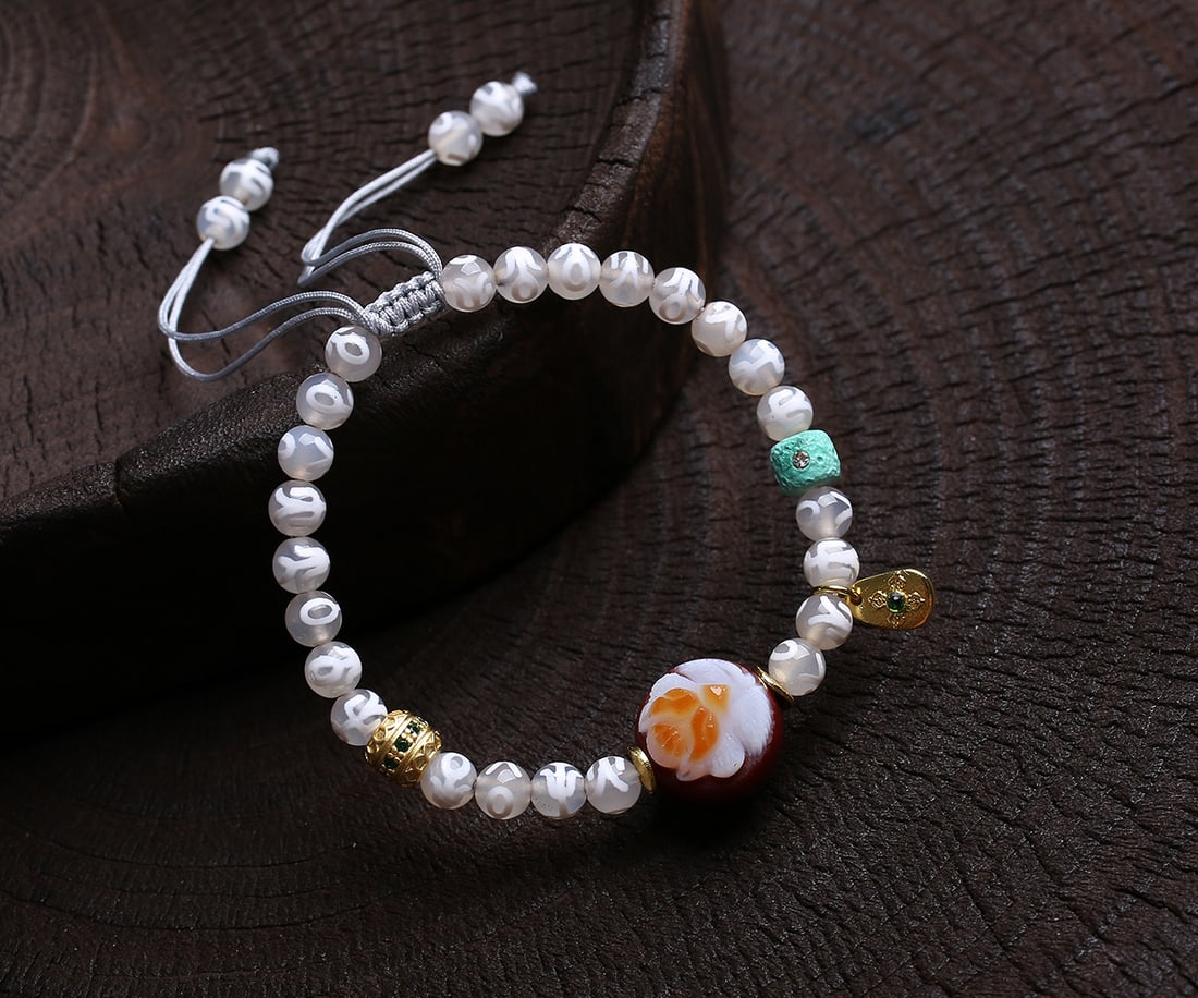 An Exquisite Dzi Bead Bracelets,Inlaid Gems: An Exquisite Dzi Bead Bracelets,Inlaid Gems,Size:6mm,Weight:16.9g 天珠手串,嵌宝石 